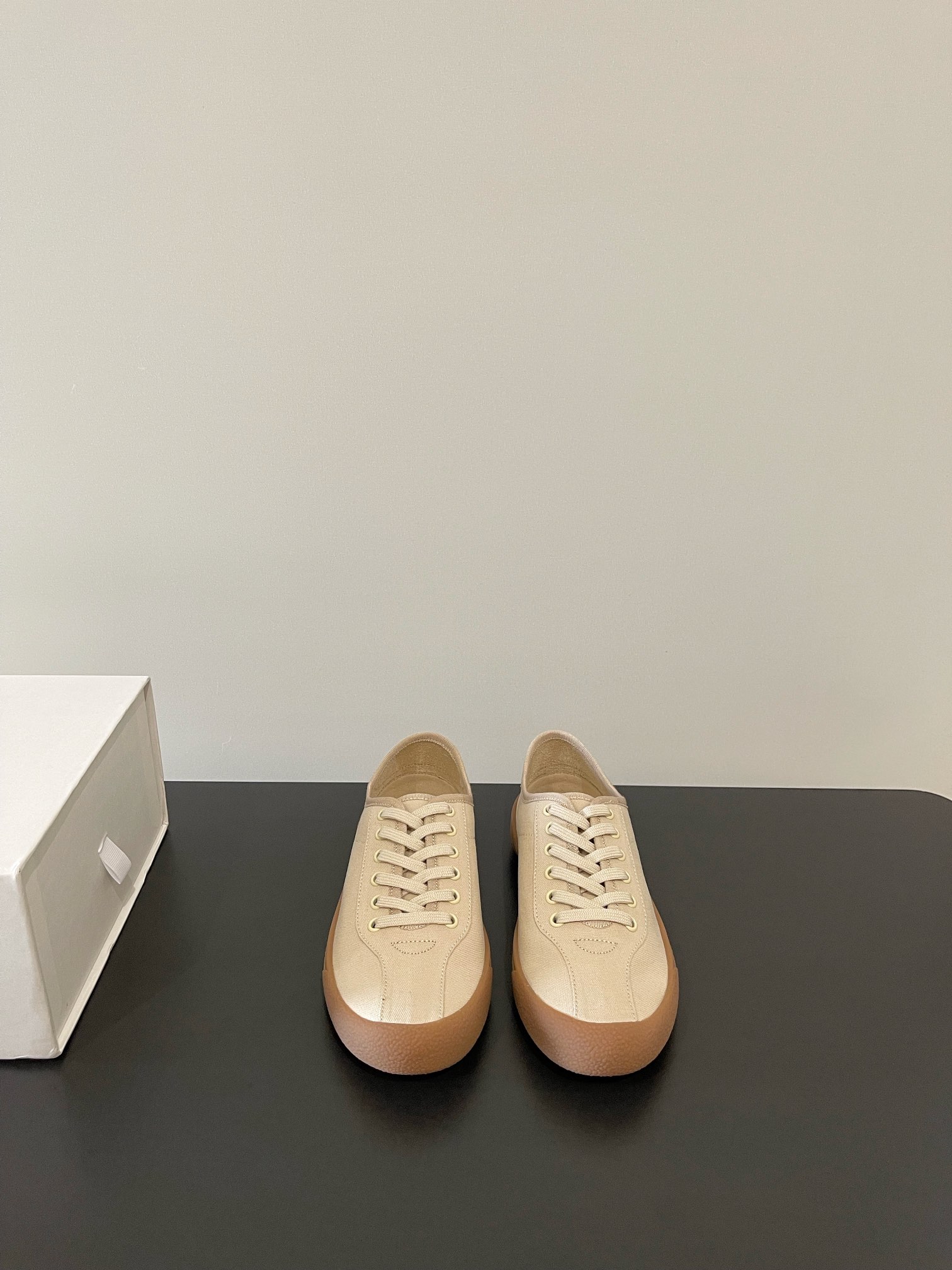 NO:266123,THE ROW The latest German training small cloth shoes, simple and fashionable, versatile casual shoes, will immediately surprise you with your must-have style!  The upper original top-grade material, size 35-39 40 customized non-return and exchange, casual shoes/sports shoes, sneakers19860909THE ROW 最新德训小布鞋 简约时髦 百搭休闲鞋 上脚马上会惊艳到你的必备款！ 鞋面原版顶级材质 码数35-39 40订做不退换,休闲鞋/运动鞋,sneakers,Women's Shoes