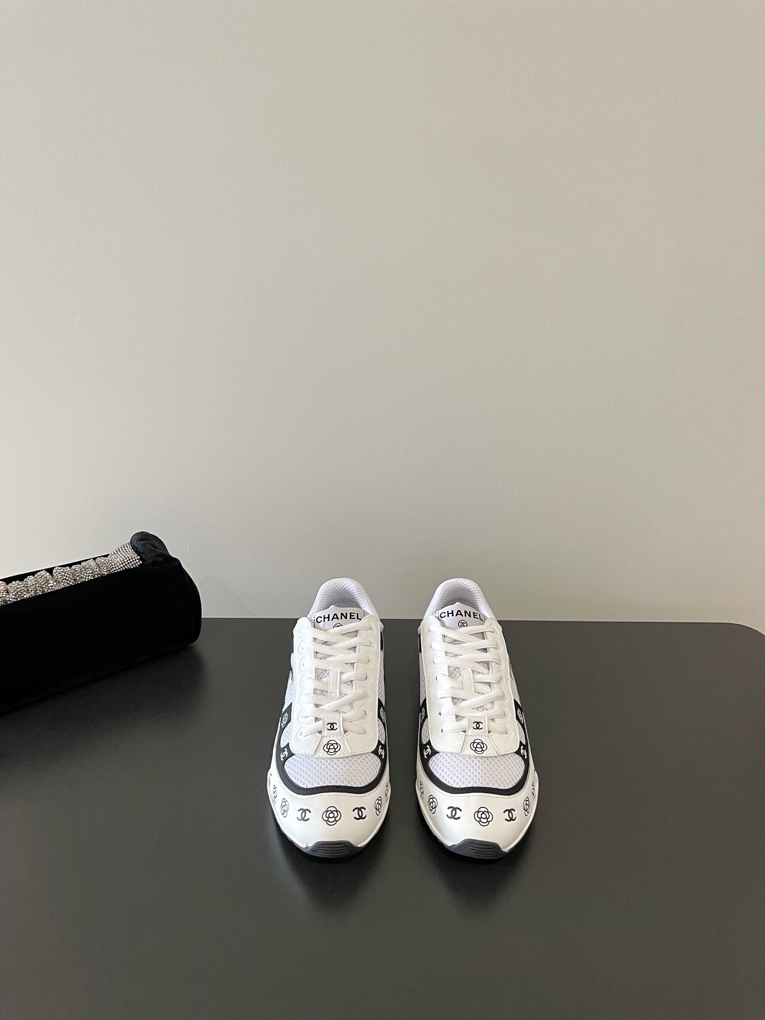 NO:407834,(Men's Size 10) Chanel's latest Silver Horn King's Second Generation, full color of sports shoes, top quality breathable mesh + fluorescent upper, the new color fabric adds fantasy elements to look very exquisite, the sole increases by 4 cm, and becomes long legs in seconds when worn. The authentic counter product is purchased and repurchased. It can be said that it is really super Amway!  Size35-46 (male and female) original packaging, casual shoes/sports shoes, chanel, alexander wang, sneakers19860909（男码10） 香奈儿最新 银角大王第二代 运动鞋全色 顶级品质透气网面+荧光鞋面 新的配色面料加入了幻彩元素显得十分精致 鞋底增高4公分 穿上秒变大长腿 专柜正品购回售价7030 上脚可以说真的超级安利！ Size35-46（男女款） 原版包装,休闲鞋/运动鞋,chanel,alexander wang,sneakers,Women's Shoes