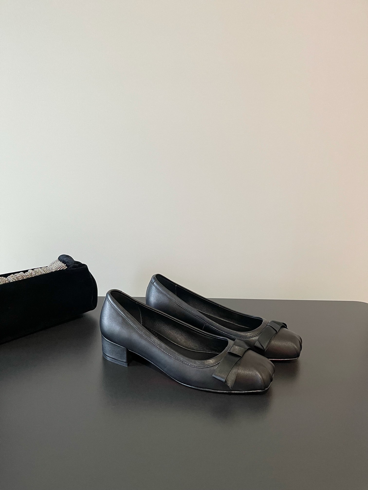 Stylish and Comfortable: CL Summer Shoes Collection Overview - 图片 4