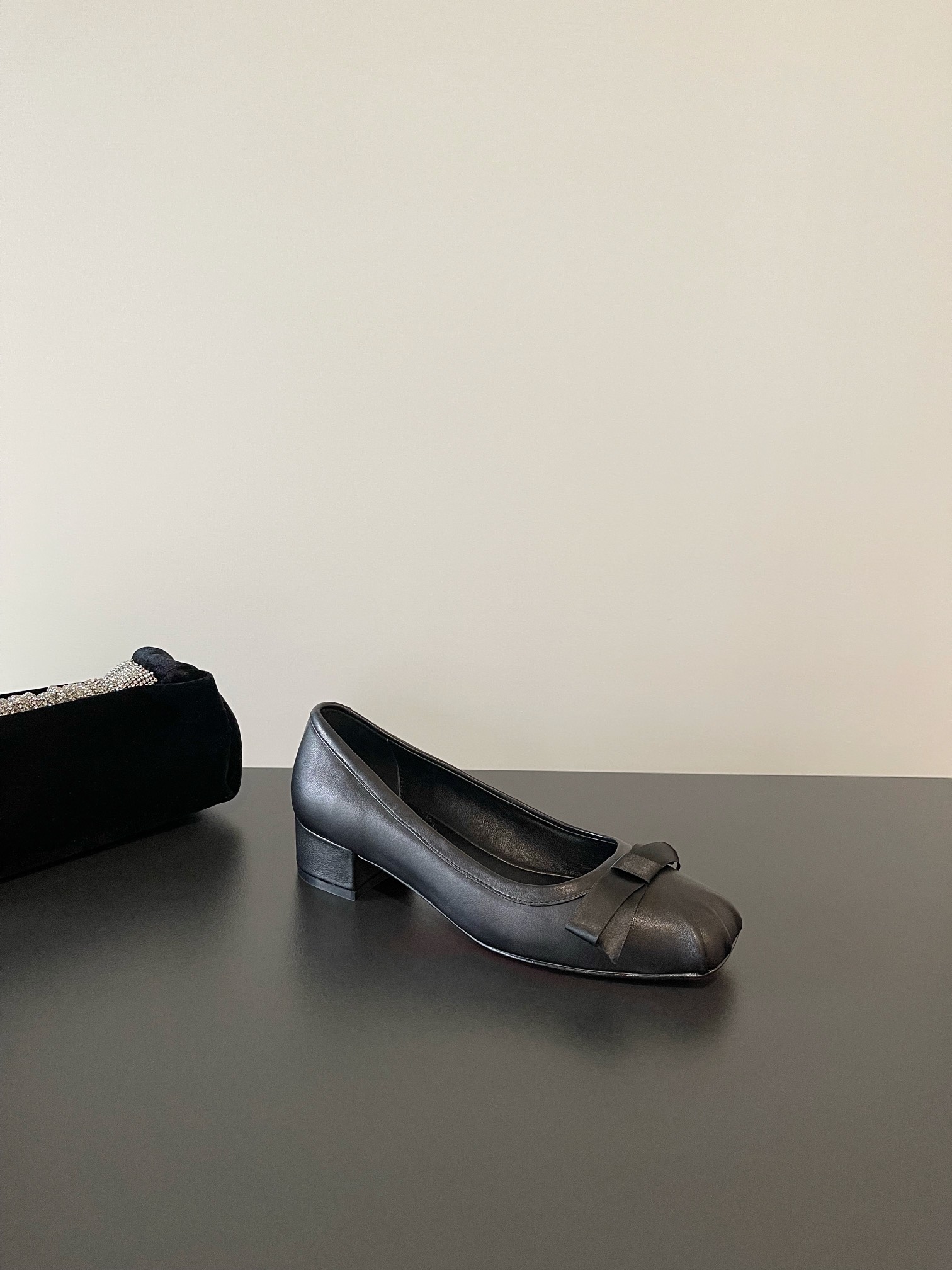 Stylish and Comfortable: CL Summer Shoes Collection Overview - 图片 7
