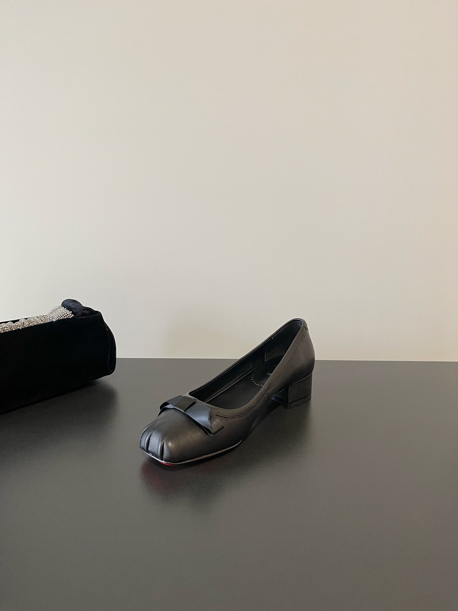 Stylish and Comfortable: CL Summer Shoes Collection Overview - 图片 8