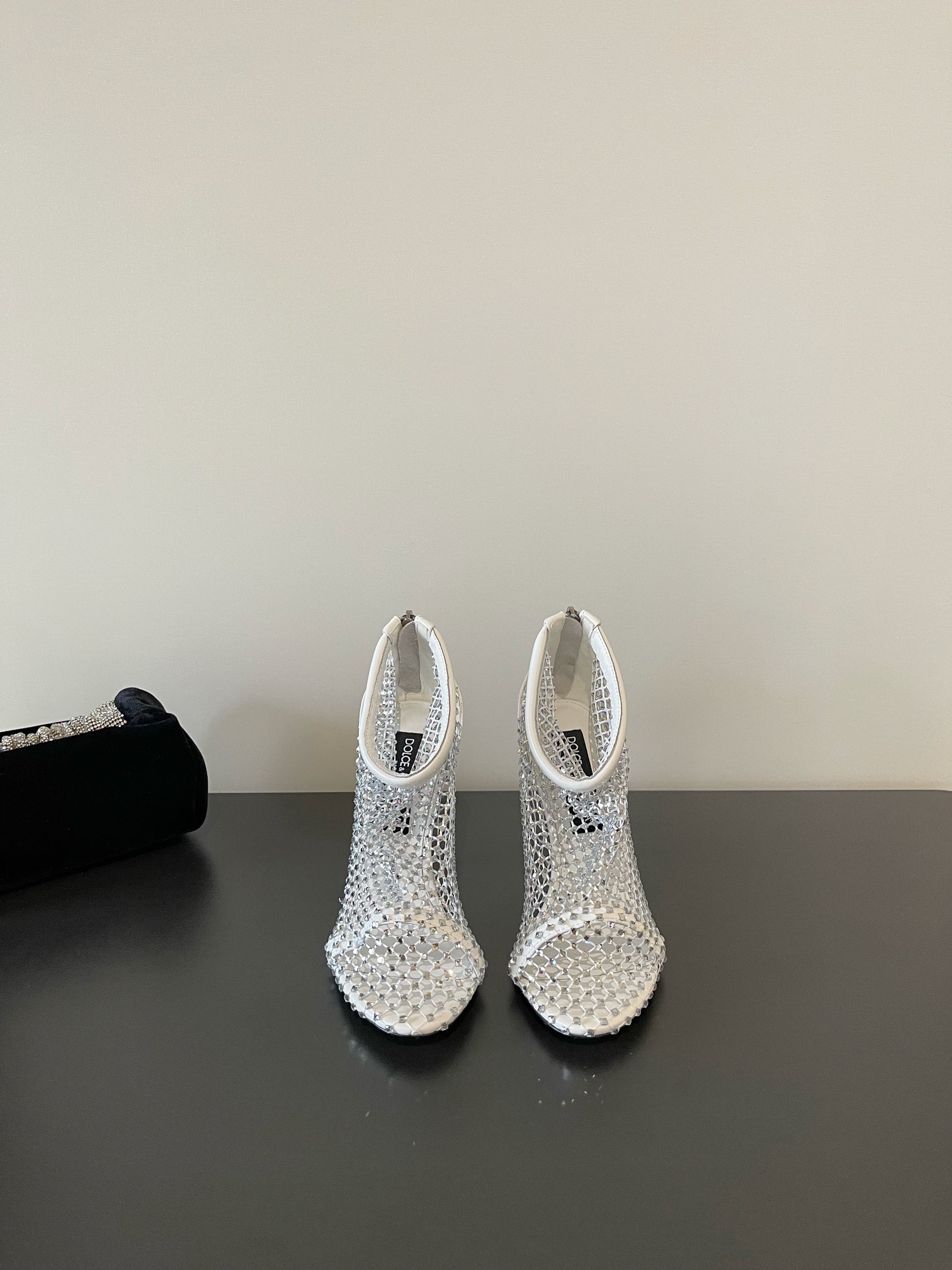 NO:415866,D&G Dolce & Gabbana's latest Czech diamonds, Roman high heels, naked boots and sandals, ultra-high heels, open-toed sandals, lines, style, visible sense of high-end, non-market currency comparable, DG Dolce & Gabbana's show direct hit, synchronous update!  Imported mesh diamonds on the upper, inner sheepskin/foot pad, heel height 10cm Size35-41 (customized for 40 41), high heels sandals, Dolce&Gabbana, Dolce&Gabbana, sandals, boots, high heels, sheepskin19860909D&G杜嘉班纳最新捷克烫钻 罗马高跟 裸靴凉鞋 超高跟露趾凉拖 线条 版型 看得到的高级感 非市场通货可比 DG杜嘉班纳秀场直击 同步更新 ！ 鞋面进口网面烫钻 内里羊皮/垫脚 跟高10cm Size35-41（40 41定做）,高跟鞋凉鞋,Dolce&Gabbana,Dolce&Gabbana,sandals,boots,high heels,sheepskin,Women's Shoes