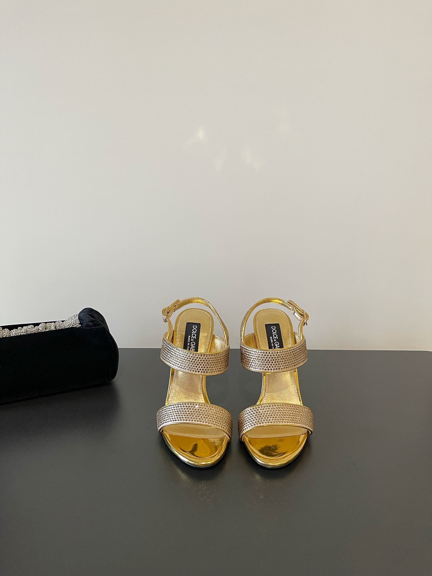 NO:415806,D&G Dolce & Gabbana's latest hot diamond high heel sandals, super high heel open-toed sandals, lines, style, visible high-end sense, non-market currency comparable DG Dolce & Gabbana's show direct hit, synchronous update!  Upper ironing diamond inner sheepskin/foot pad heel height 10cm Size35-42 (40 41 42 custom made), high heels sandals, Dolce & Gabbana, Dolce & Gabbana, sandals, high heels, sheepskin19860909D&G杜嘉班纳最新烫钻高跟凉鞋 超高跟露趾凉拖 线条 版型 看得到的高级感 非市场通货可比 DG杜嘉班纳秀场直击 同步更新 ！ 鞋面烫钻 内里羊皮/垫脚 跟高10cm Size35-42（40 41 42定做）,高跟鞋凉鞋,Dolce&Gabbana,Dolce&Gabbana,sandals,high heels,sheepskin,Women's Shoes