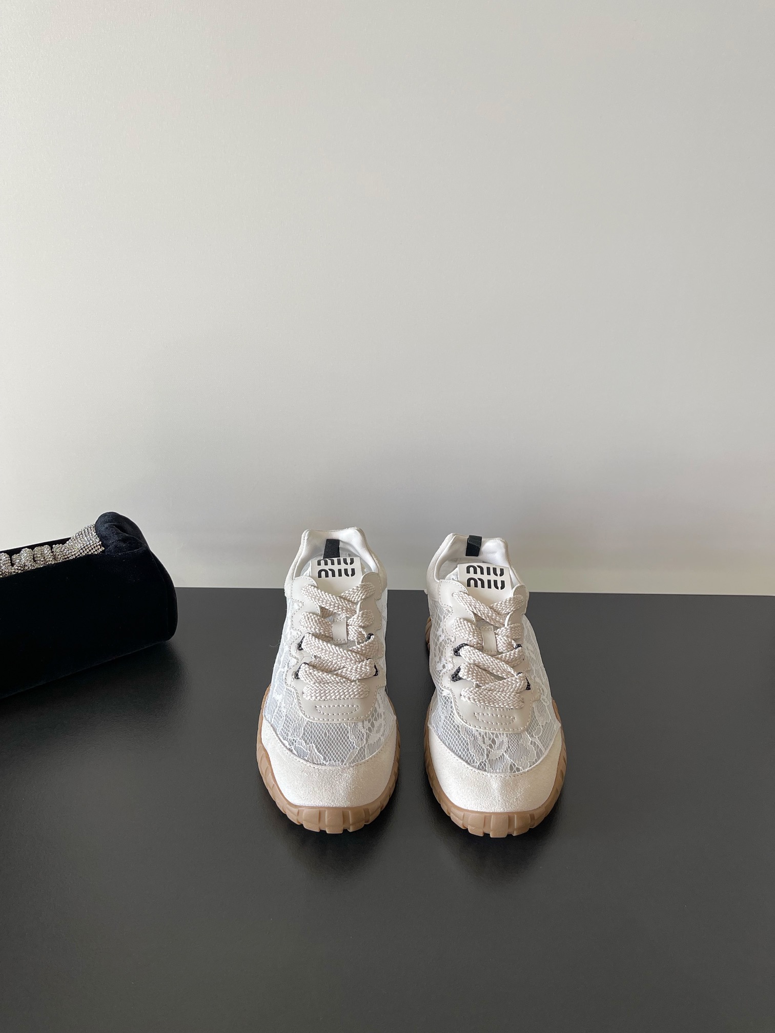 NO:437510,Miumiu's latest lace European and American retro Mary Jane fashion Dexue casual sneakers, original top replica, special counters are released simultaneously, the fabric is specially supplied for imported beef reverse velvet, nylon feather splicing, the whole pair of shoes is very textured, inner footbed cowhide, imported original sole, simple and fashionable style, and the feet look very delicate!  Size 35-41 (40 41 custom made without return), casual shoes/sports shoes, miumiu, mary jane, sneakers, cowhide19860909miumiu 最新蕾丝欧美复古玛丽珍时尚德训休闲运动鞋  原版顶级复刻 专柜同步发售 面料采用特供进口牛反绒 尼龙羽拼接 整双鞋就是非常显质感 内里垫脚牛皮 进口原版大底 款式简约时尚 上脚十分显秀气 ！ Size 35-41（40 41定做不退换）,休闲鞋/运动鞋,miumiu,mary jane,sneakers,cowhide,Women's Shoes