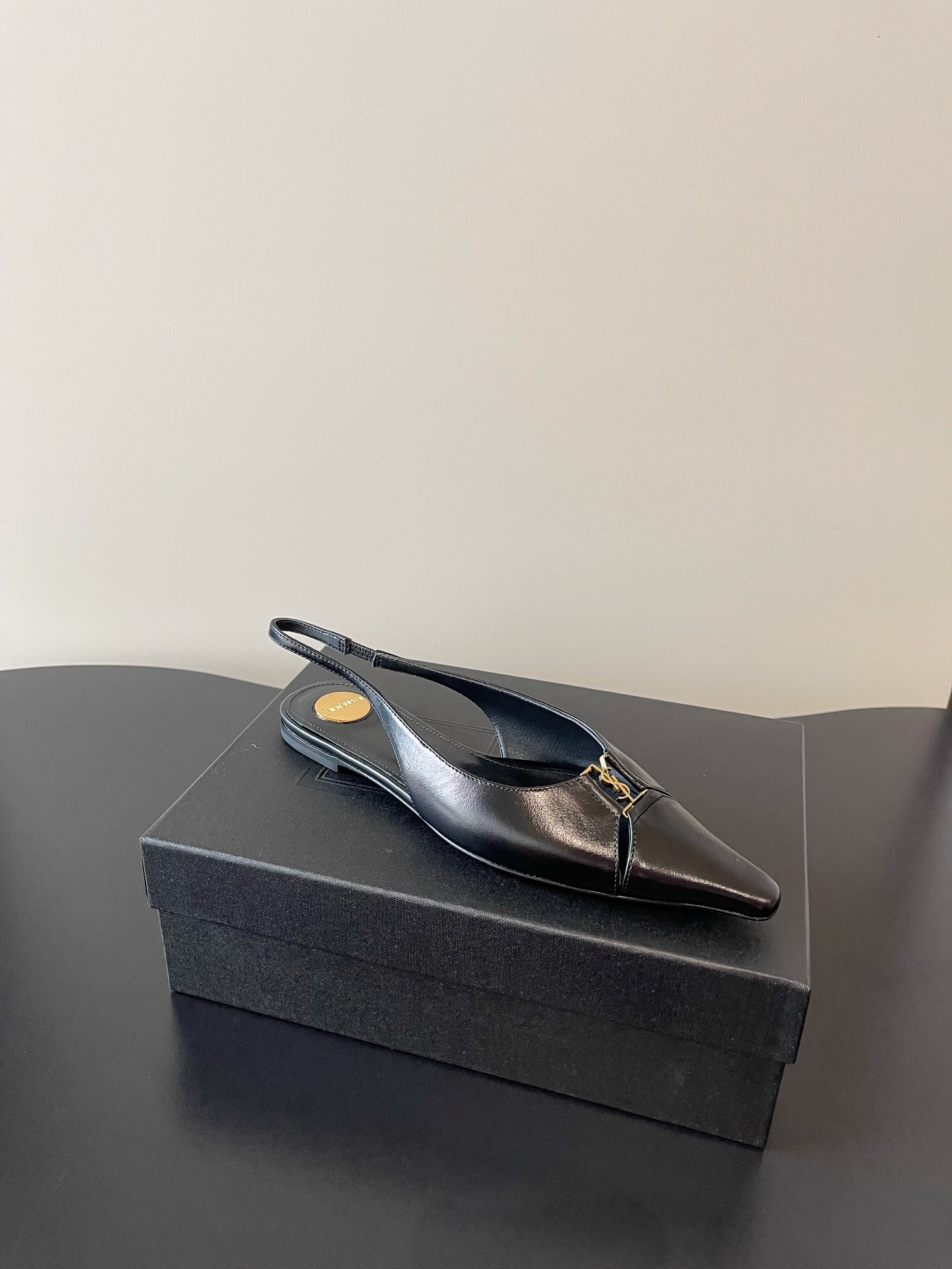 “720YSL: S. Roland’s Chic Logo Shoes with Imported Silk and Sheepskin Lining” - 图片 7