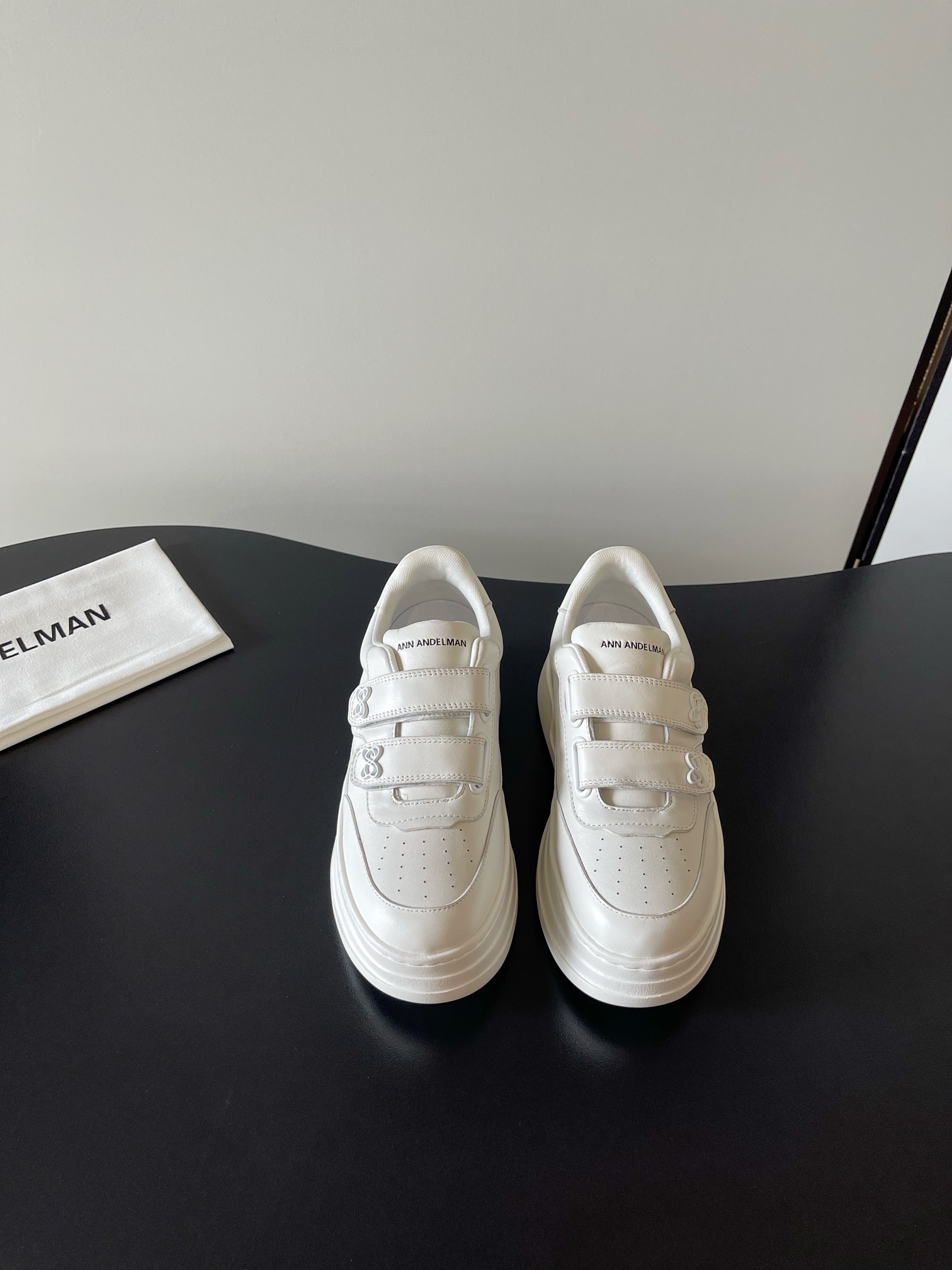 NO:534922,Annandelman latest Velcro, thick sole, German training, small white shoes, thick sole retro white shoes, comes with 6cm height enhancement effect, light and comfortable feet, many celebrities and internet celebrities like, imported calfskin fabric, original replica inner lining, original replica outsole, Size35-40 (40 custom made, no return or exchange), casual shoes/sports shoes, sneakers, cowhide19860909Annandelman 最新魔术贴 厚底 德训 小白鞋 厚底复古小白鞋 自带6cm增高效果 脚感轻盈舒适百搭 众多明星网红喜爱 面料进口小牛皮 内里原版复刻内里 大底原版复刻大底 Size35-40（40订做不退换）,休闲鞋/运动鞋,sneakers,cowhide,Women's Shoes