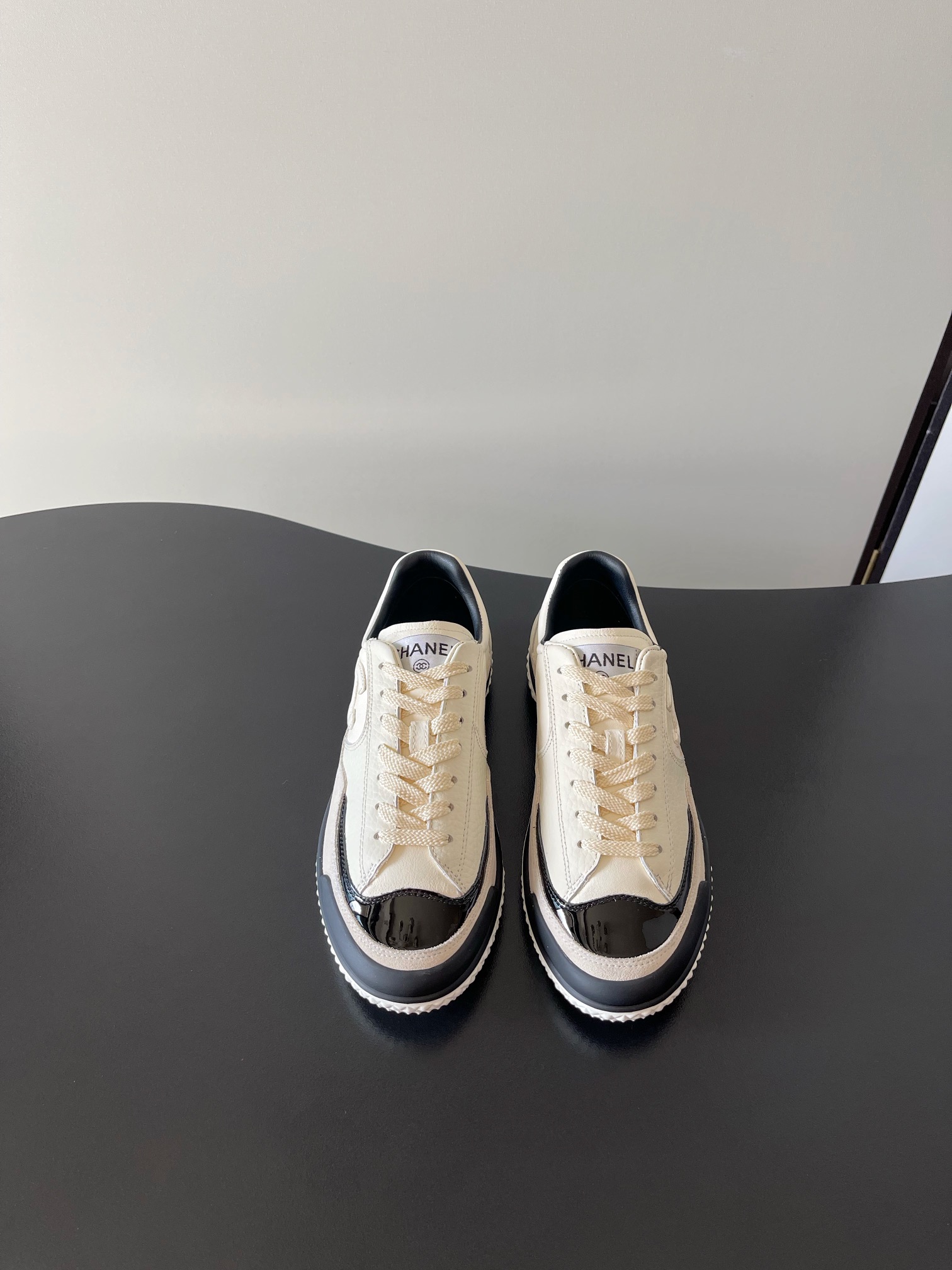 NO:594379,Chanel's latest moral training casual sports shoes, top-quality breathable mesh + fluorescent upper. The new color matching fabric adds phantom elements to make it very exquisite. The sole is increased by 4 centimeters. It will make your legs longer in seconds. It is developed by the counter and can be said to be really super good for the feet!  Size35-41 (40-41 custom-made, non-refundable), casual shoes/sports shoes, chanel, sneakers19860909香奈儿最新 德训 休闲 运动鞋 顶级品质透气网面+荧光鞋面 新的配色面料加入了幻彩元素显得十分精致 鞋底增高4公分 穿上秒变大长腿 专柜正品开发 上脚可以说真的超级安利！ Size35-41（40 41订做不退换）,休闲鞋/运动鞋,chanel,sneakers,Women's Shoes