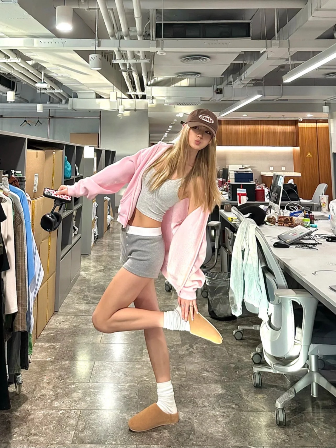 NO:593051,Upper foot picture, half-flop furry shoes19860909上脚图,半拖毛毛鞋,Women's Shoes