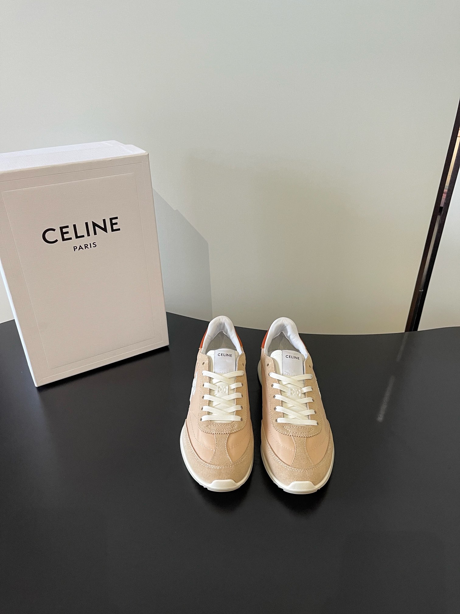 NO:615347,CELINE's latest moral training shoes. Purchase original 1:1 developed outsole. Original developed rubber sole. Size 35-39 (40 customized), casual shoes/sports shoes, celine, sneakers19860909CELINE 最新德训鞋 购入原版1比1开发 大底原版开发橡胶底 码数35-39(40定做),休闲鞋/运动鞋,celine,sneakers,Women's Shoes