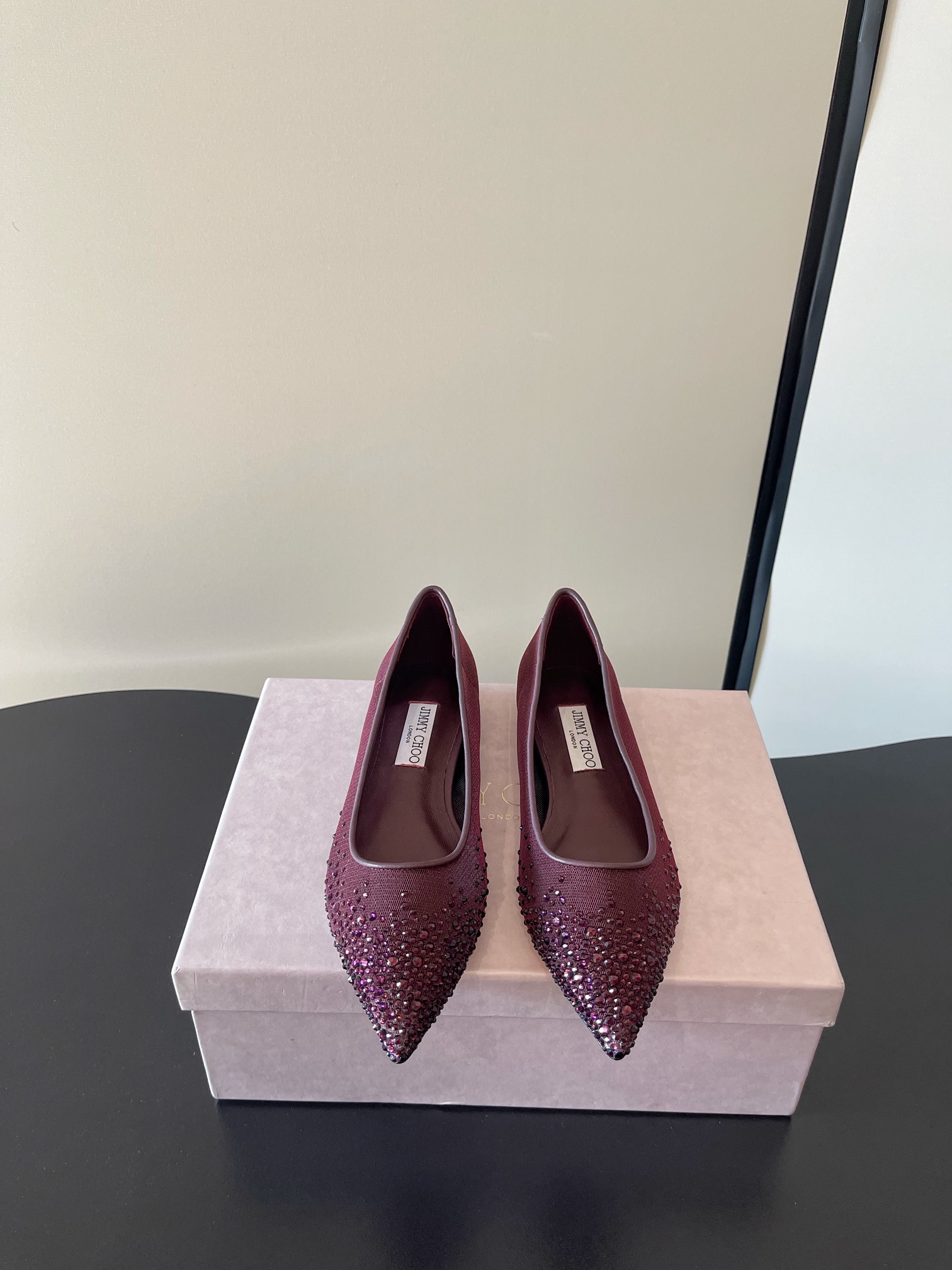 NO:706988,Jimmy Choo has the highest quality, the latest mesh hot diamonds, Austrian diamond shoes, and synchronized counters. It focuses on exquisiteness, comfort, casualness, sweetness, and can easily satisfy any style. blingbling brings a noble and elegant atmosphere to the face, shining without being vulgar!  The shape of the shoe is very flattering to the foot shape, the smooth lines show a sense of high-end, and the upper foot is exquisite and looks younger!  Imported sheepskin lining, Italian genuine leather outsole, high flat sole 6.5cm 8.5cm Size35-41 (34 40 41 customized, non-refundable), high-heeled shoes, jimmy choo, high heels, sheepskin, Leather soles19860909Jimmy Choo 最高品质 最新网布烫钻 奥钻 单鞋 同步专柜 主打精致 舒适度休闲 甜美  无解风都轻松满足 blingbling 迎面扑来高贵典雅的气息,闪亮不显庸俗！鞋型非常修饰脚型,流畅线条尽显高级感,上脚精致又减龄！ 内里进口羊皮, 意大利真皮大底 跟高平底 6.5cm 8.5cm Size35-41（34 40 41 订做不退换）,高跟鞋单鞋,jimmy choo,high heels,sheepskin,Leather soles,Women's Shoes