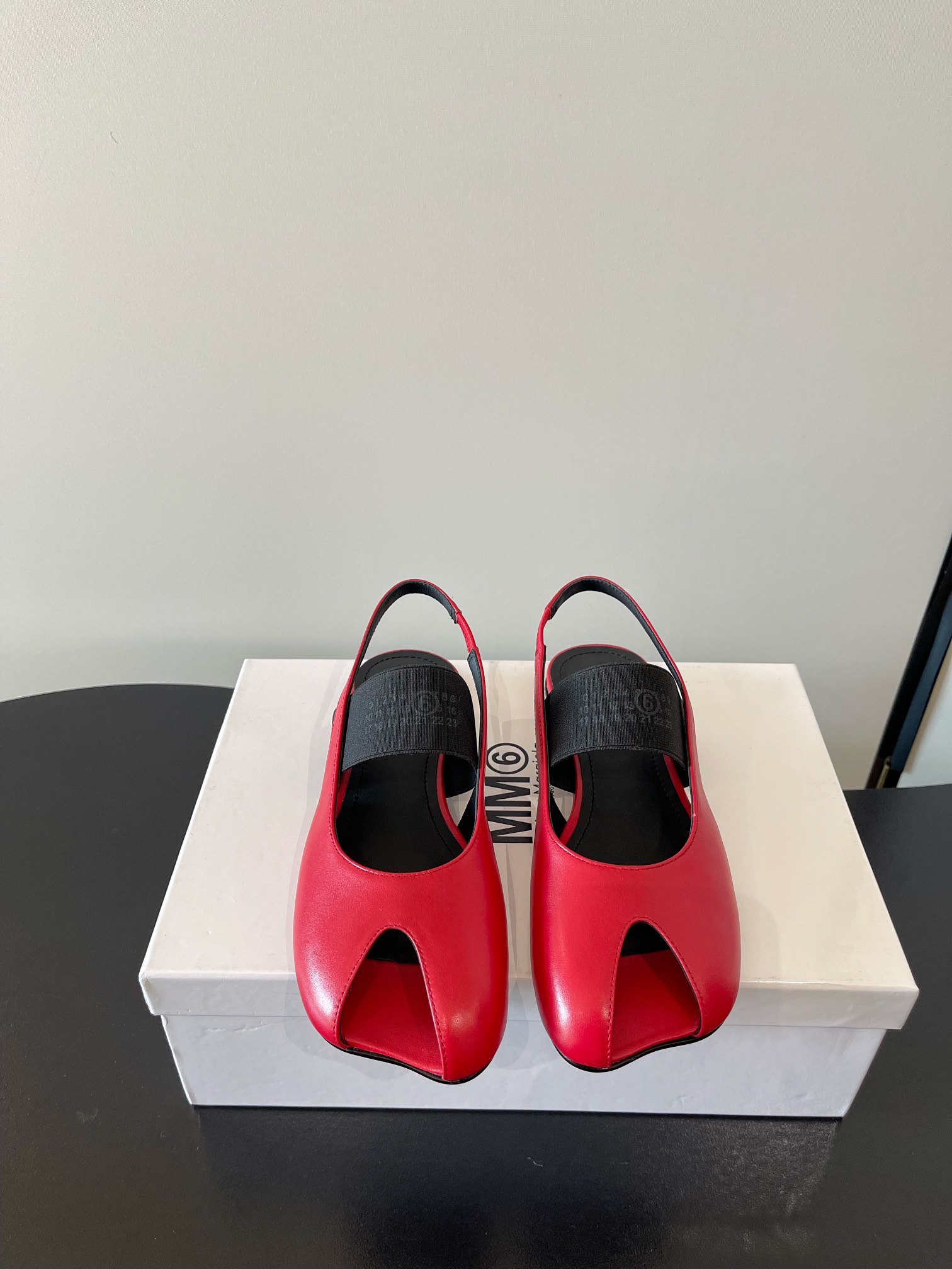 NO:723229,High quality!  Maison Margiela MM6 split-toe shoes Tabi Italian vegetable-tanned sheepskin!  Welcome to compare with the real original outsole!  Size: 35-40 Other sizes can be customized, sandals, masion margiela, sandals, sheepskin19860909高定品质！Maison Margiela MM6分趾鞋 Tabi 意产植鞣羊皮！ 欢迎对比 真正的原版大底！ Size:35-40 其他码数定做,凉鞋,masion margiela,sandals,sheepskin,Women's Shoes