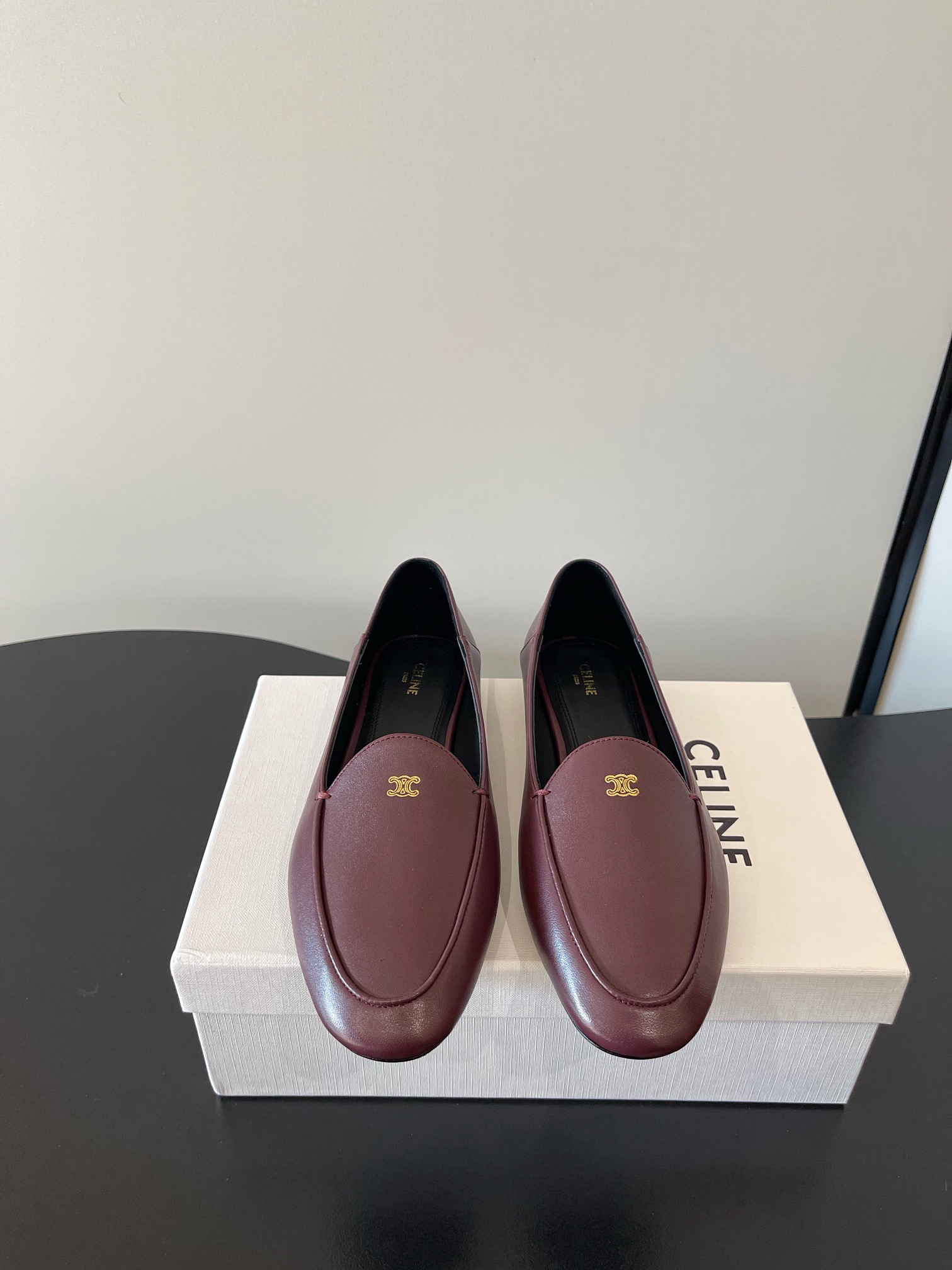 NO:723214,CELINE's latest Loaf flat-soled shallow-mouthed shoes. Purchase the original 1:1 development outsole. Original genuine leather sole. Size 35-41 (40, 41 customized), Loafers, celine, loafers19860909CELINE 最新 乐福 平底 浅口单鞋 购入原版1比1开发 大底原版真皮底 码数35-41（40,41定做),乐福鞋,celine,loafers,Women's Shoes