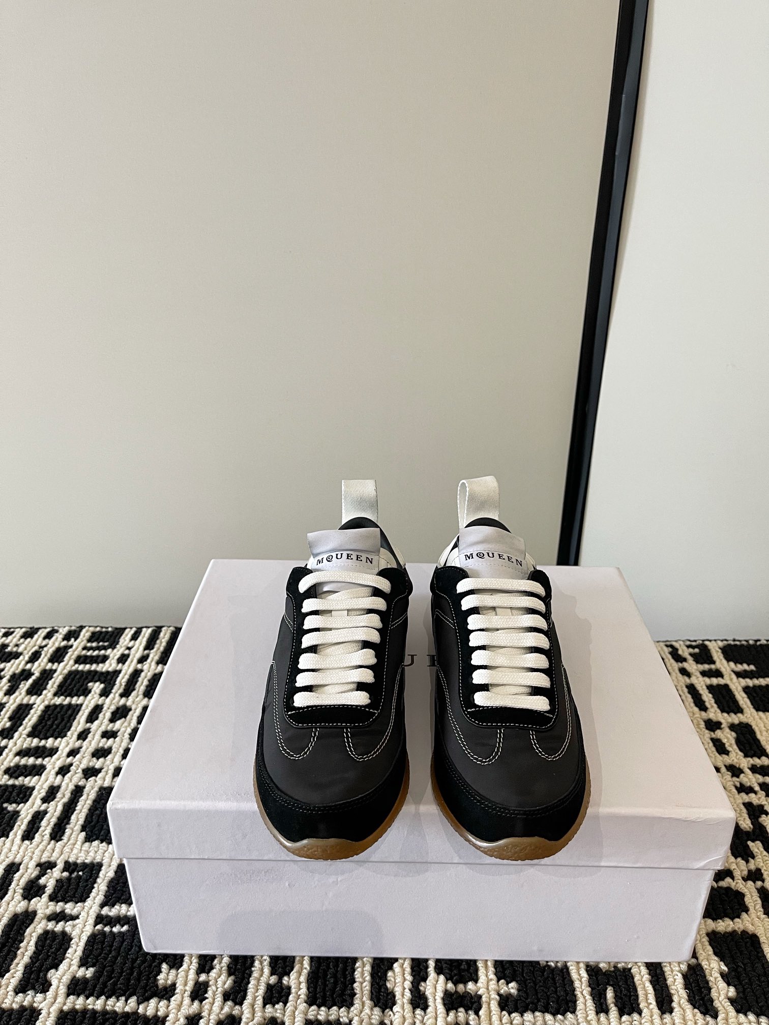 NO:747208,Alexander McQUEEN's latest moral training, high-quality casual shoes, McQueen's latest men's and women's models, top version, purchase level, original cowhide material imported from Italy, texture, water-resistant and does not discolor, size female 34-41, male 38-46, casual shoes/sports shoes, alexander mcqueen, sneakers, cowhide19860909Alexander McQUEEN最新 德训 休闲鞋高品质 麦昆 最新男女款 顶级版本 代购级别 意大利进口原订牛皮材料 质感 抗水擦不变色 码数女34-41.男38-46,休闲鞋/运动鞋,alexander mcqueen,sneakers,cowhide,Women's Shoes