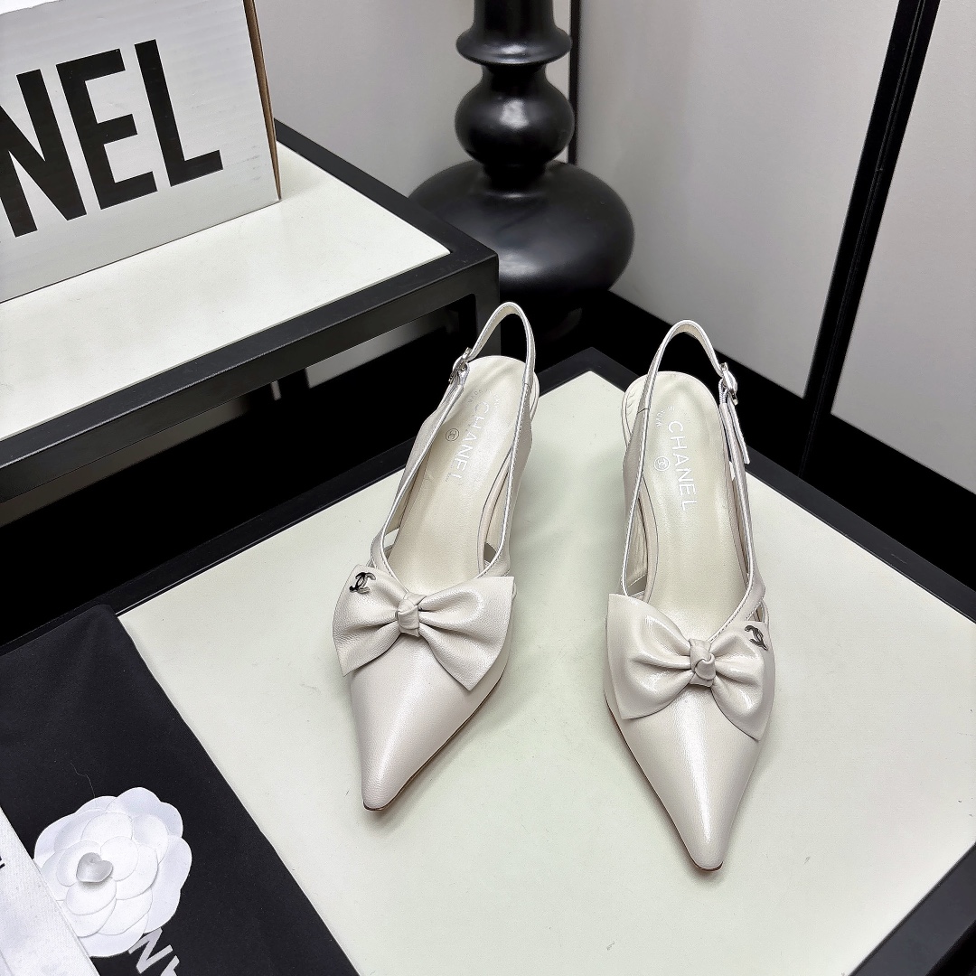 NO:815168,*|| Bow sandals [high-end quality] Xiangjia bow high heels, imported sheepskin + classic bow, elegant and delicate. Hollow design on the upper, refreshing and refreshing!  Thin heels are comfortable and make your legs look longer. They can be easily used for daily commuting or formal occasions. The soles are soft and not tiring when worn for a long time. They are full of French romantic atmosphere and can be matched with skirts and trousers. They have both temperament and practicality. Imported lambskin upper, sheepskin lining, outsole, Italian genuine leather sole. Heel height: 8cm 35-40 (34/40/41/42, please contact customer service for customization), high-heeled sandals, chanel, sandals, high  heels,skirts,sheepskin19860909*|| 蝴蝶结凉鞋【高端品质】 香家蝴蝶结高跟鞋,进口羊皮+经典蝴蝶结,优雅精致.鞋面镂空设计,清清爽爽！细跟舒适又显腿长,日常通勤或正式场合都能轻松驾驭.鞋底柔软,长时间穿也不累,法式浪漫氛围感拉满,裙装裤装都能搭,气质与实用性兼具. 鞋面进口小羊皮 内里羊皮 大底意大利真皮底 跟高:8cm 35-40(34/40/41/42 需要定做跟客服♂沟通),高跟鞋凉鞋,chanel,sandals,high heels,skirts,sheepskin,Women's Shoes