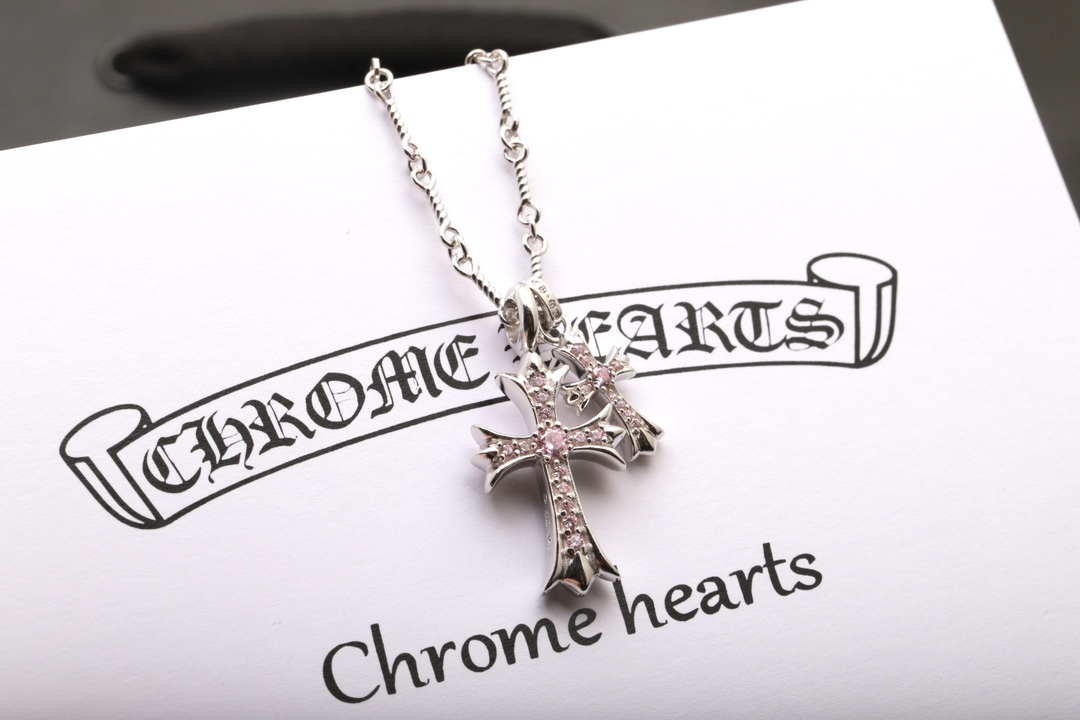 Chrome Hearts 𝐂𝐡𝐫𝐨𝐦𝐞 𝐡𝐞𝐚𝐫𝐭𝐬克罗心 镀18K白双十字架粉钻项链 材质925采用真空电镀保色时间持久 版本 18k对版字印 镶嵌方法都一致