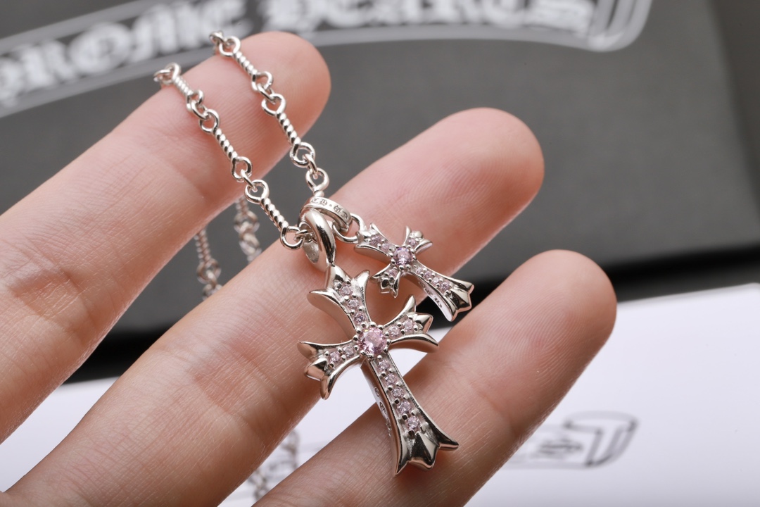 Chrome Hearts 𝐂𝐡𝐫𝐨𝐦𝐞 𝐡𝐞𝐚𝐫𝐭𝐬克罗心 镀18K白双十字架粉钻项链 材质925采用真空电镀保色时间持久 版本 18k对版字印 镶嵌方法都一致