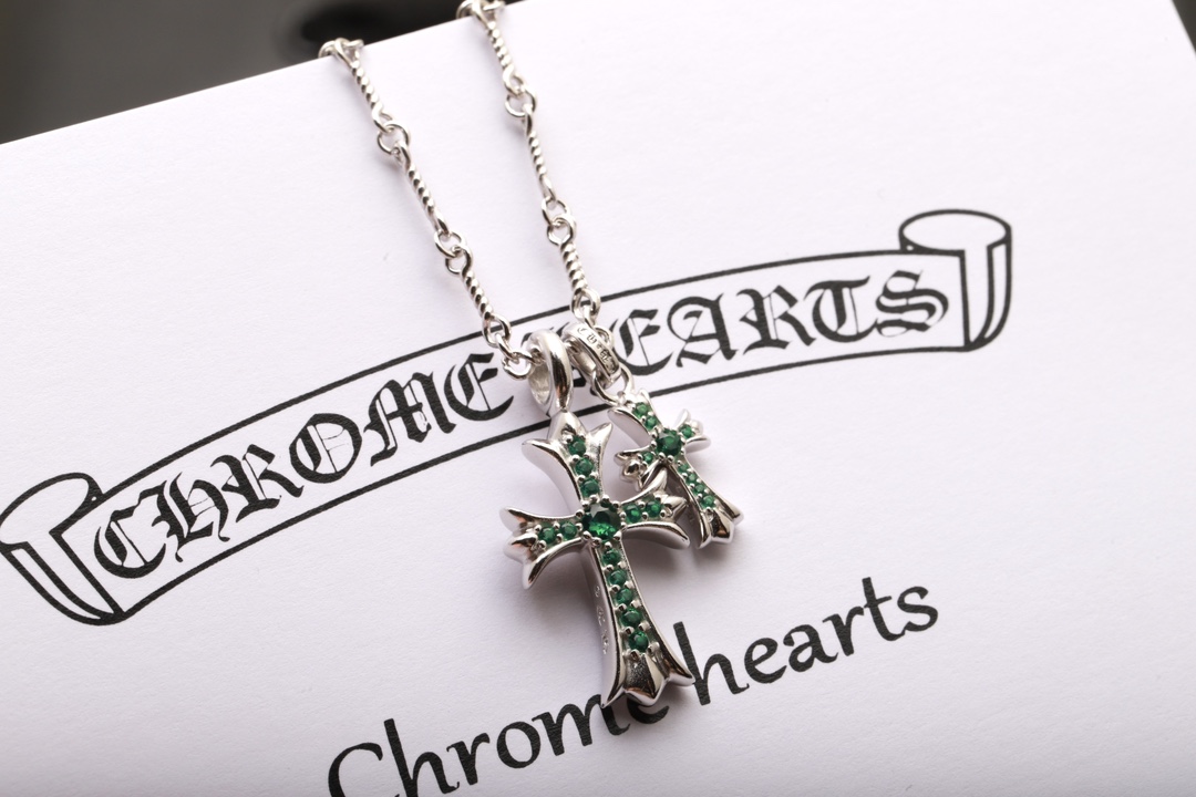 Chrome Hearts 𝐂𝐡𝐫𝐨𝐦𝐞 𝐡𝐞𝐚𝐫𝐭𝐬克罗心 镀18K白双十字架绿钻项链 材质925采用真空电镀保色时间持久 版本 18k对版字印 镶嵌方法都一致