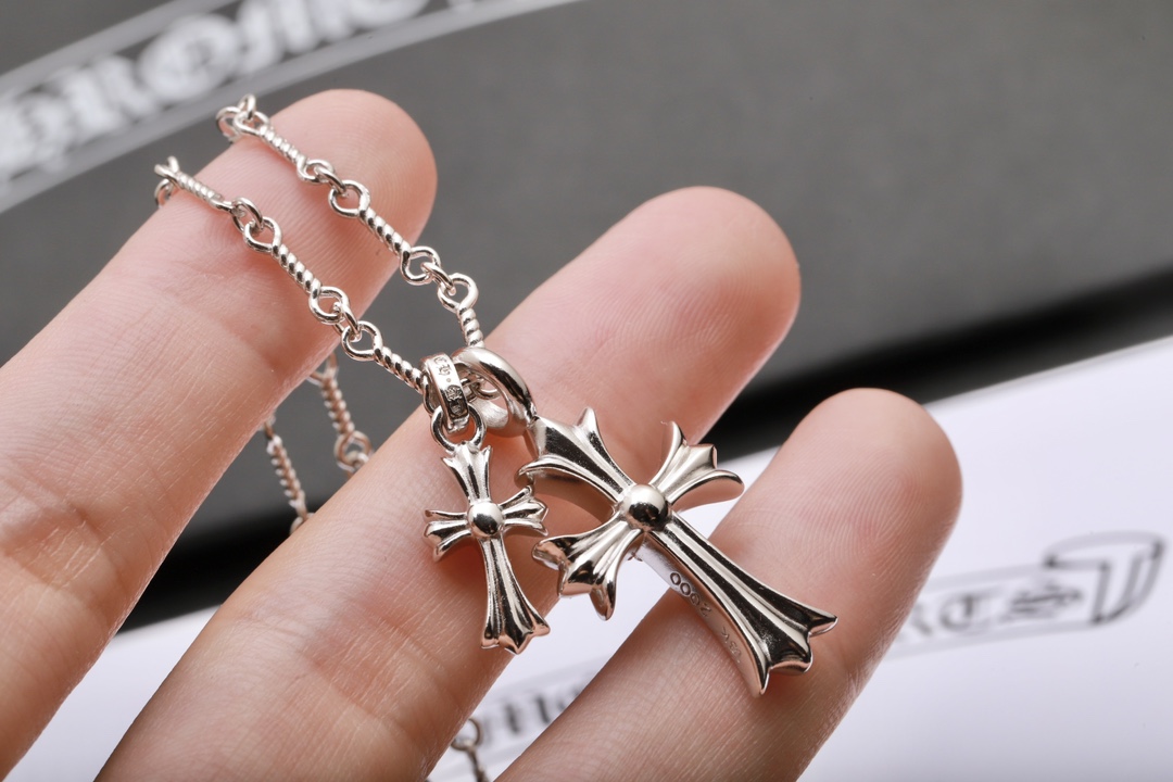 Chrome Hearts 𝐂𝐡𝐫𝐨𝐦𝐞 𝐡𝐞𝐚𝐫𝐭𝐬克罗心 镀18K白双十字架绿钻项链 材质925采用真空电镀保色时间持久 版本 18k对版字印 镶嵌方法都一致