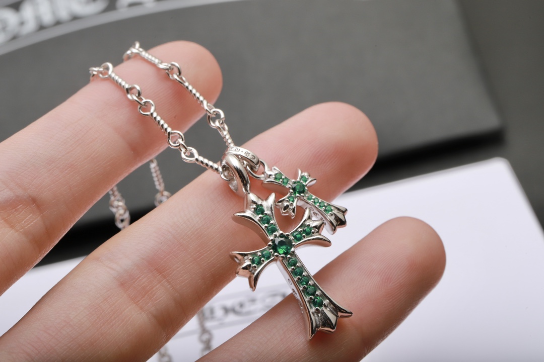 Chrome Hearts 𝐂𝐡𝐫𝐨𝐦𝐞 𝐡𝐞𝐚𝐫𝐭𝐬克罗心 镀18K白双十字架绿钻项链 材质925采用真空电镀保色时间持久 版本 18k对版字印 镶嵌方法都一致