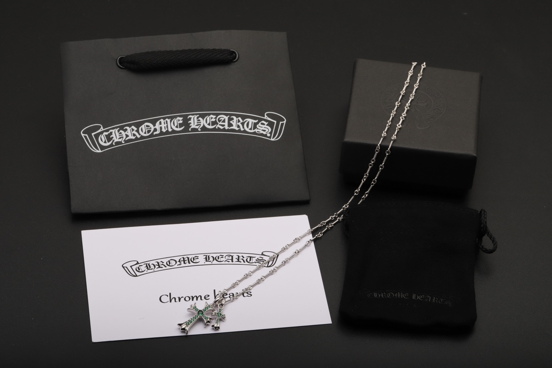 Chrome Hearts 𝐂𝐡𝐫𝐨𝐦𝐞 𝐡𝐞𝐚𝐫𝐭𝐬克罗心 镀18K白双十字架绿钻项链 材质925采用真空电镀保色时间持久 版本 18k对版字印 镶嵌方法都一致
