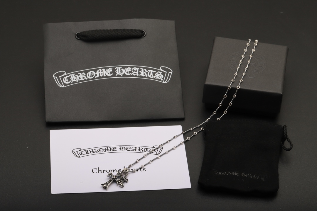 Chrome Hearts 𝐂𝐡𝐫𝐨𝐦𝐞 𝐡𝐞𝐚𝐫𝐭𝐬克罗心 双十字架黑钻项链 材质925采用真空电镀保色时间持久 版本 18k对版字印 镶嵌方法都一致