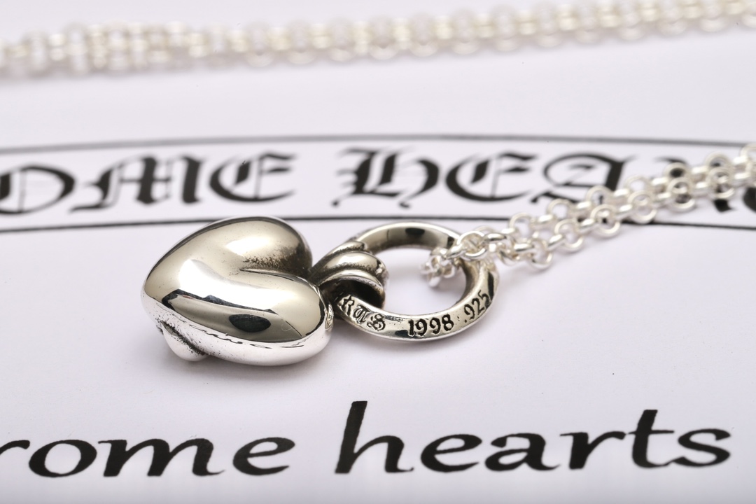 Chrome Hearts 𝐂𝐡𝐫𝐨𝐦𝐞 𝐡𝐞𝐚𝐫𝐭𝐬