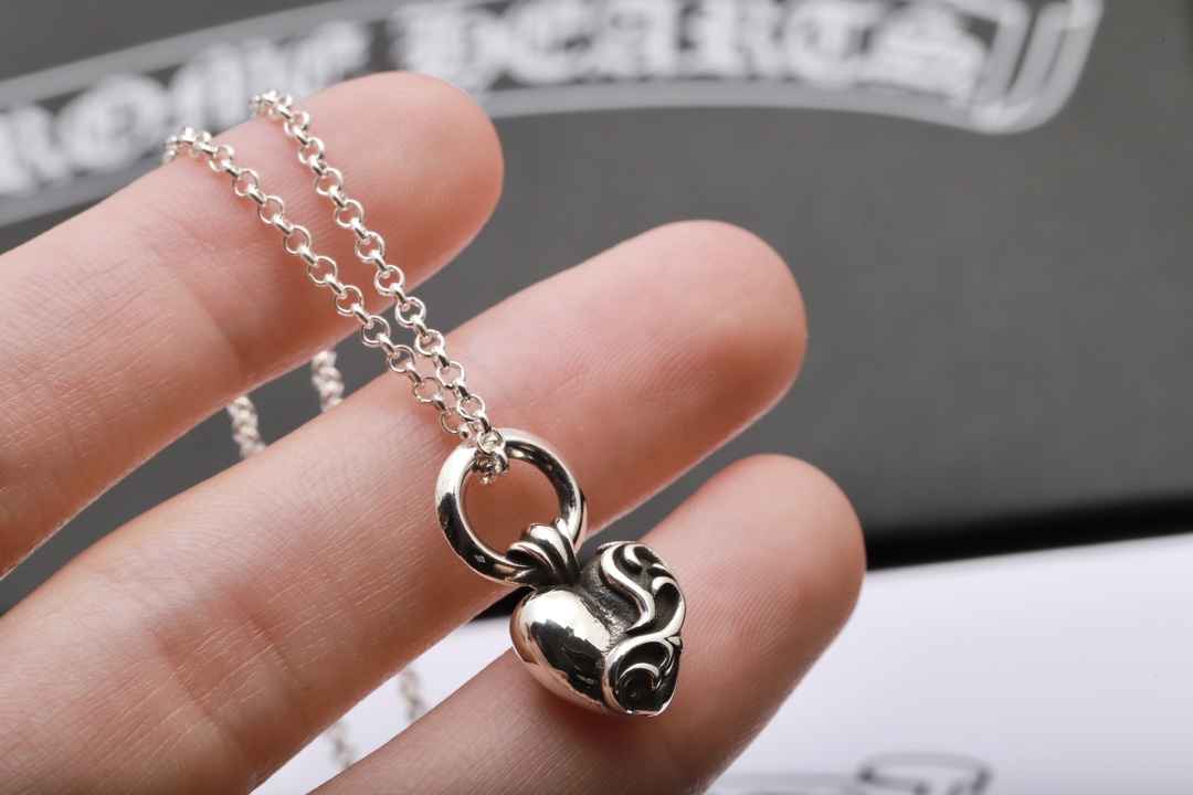 Chrome Hearts 𝐂𝐡𝐫𝐨𝐦𝐞 𝐡𝐞𝐚𝐫𝐭𝐬
