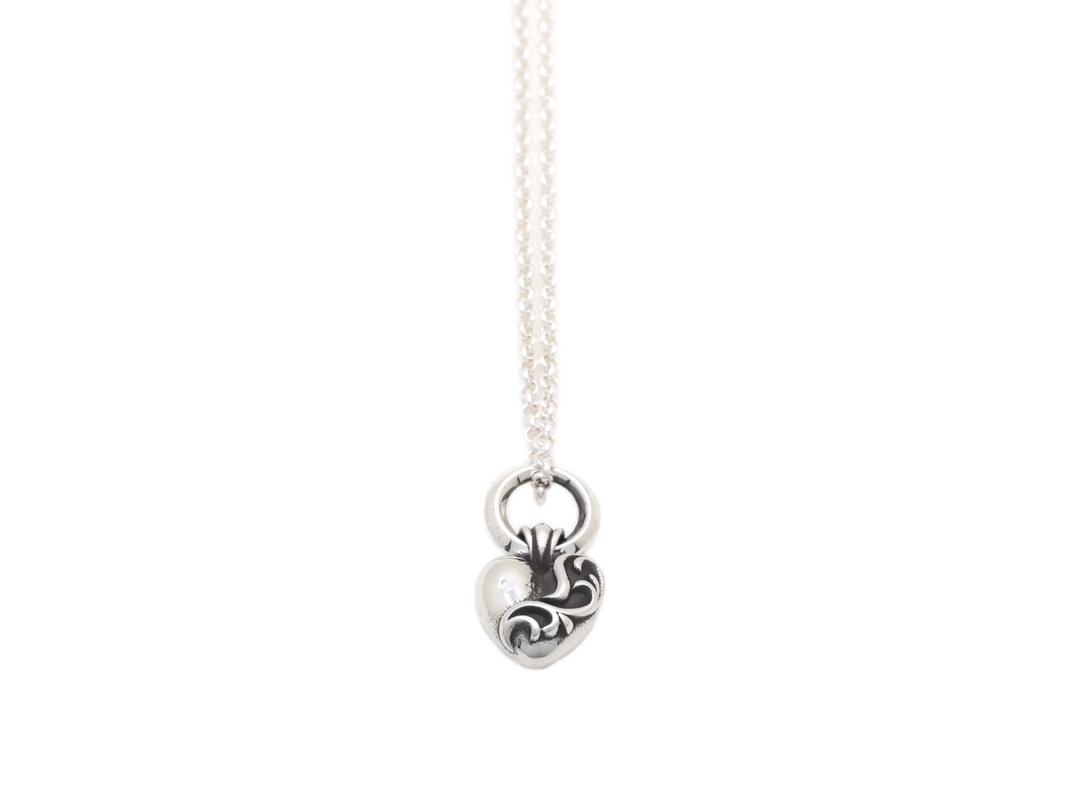 Chrome Hearts 𝐂𝐡𝐫𝐨𝐦𝐞 𝐡𝐞𝐚𝐫𝐭𝐬