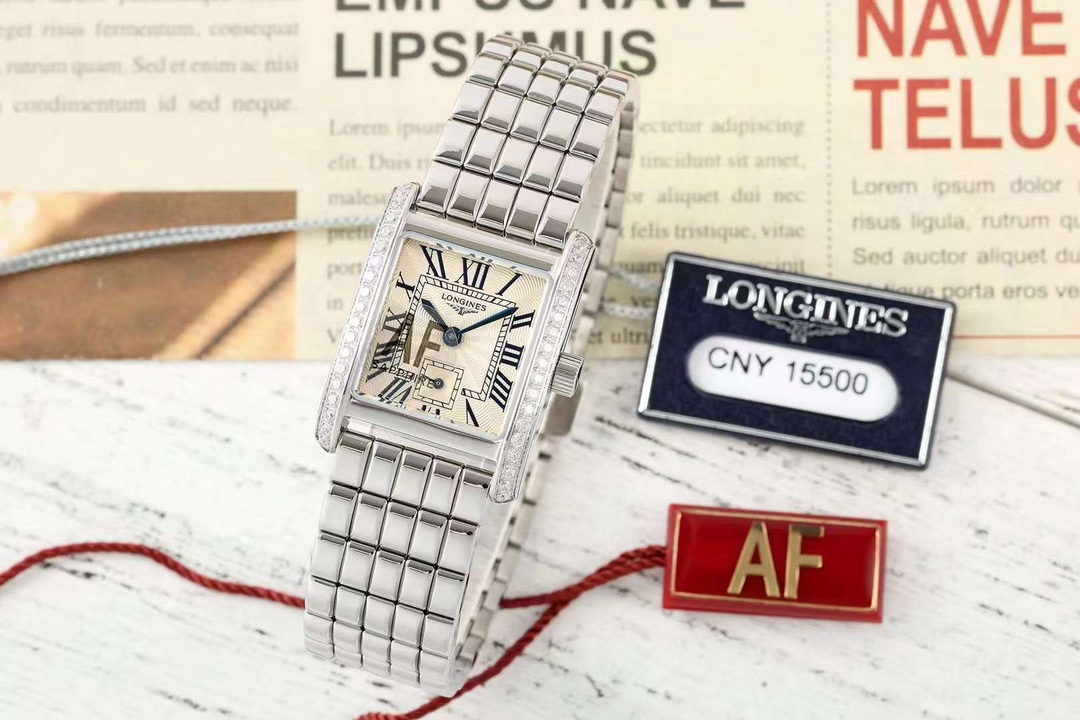 NO:389524,AF new model - Longines Mini Dechovina series; specially created for exquisite and elegant contemporary charming women!  [Case diameter: 21.50*29.00mm] The exquisite and compact case shows elegant style in the subtle areas. It is equipped with a newly designed small square steel bracelet. The bracelet consists of a chain link, which sets off the pearlescent color of the watch, highlighting the low-key and gorgeous beauty, and brings extraordinary comfort to the wearer!  This series of watches is equipped with a Cosmo circular dial, a retro radial corrugated Roman dial, and a rectangular track-type minute scale echoes the small second dial. The hour, minute and second also use clear and flexible blue steel hands; the classic design contains fine craftsmanship, and modern and eternal jewelry design shows a unique 'standard' life state!  Movement type: Swiss quartz movement. Mirror material: anti-wear synthetic sapphire mirror. Dial thickness: 6.75mm. Buckle type: pressing triple-fold safety clasp, longines19860909AF新款-Longines浪琴迷你黛绰维纳系列；专为精致优雅的当代魅力女性打造！【表壳直径:21.50*29.00mm】精致小巧的表壳、于细微之处展现优雅风范,配备全新设计的小方格精钢表链,表链由个链节组成、烘托了腕表的珠光华彩,彰显低调而华丽的美感,同时为佩戴者带来非凡舒适感！该系列腕表配备了Cosmo圆形表盘、复古放射波纹罗马盘,矩形轨道式分钟刻度与小秒盘呼应,时、分、秒同样采用清晰灵动的蓝钢指针；经典设计蕴藏精细工艺,以摩登携永的珠宝设计,展现别具一“格”的生活状态！ 机芯类型:瑞士石英机芯 表镜材质:抗磨损合成蓝宝石镜面 表盘厚度:6.75mm 表扣类型:按压三折式安全表扣,,longines,Watch