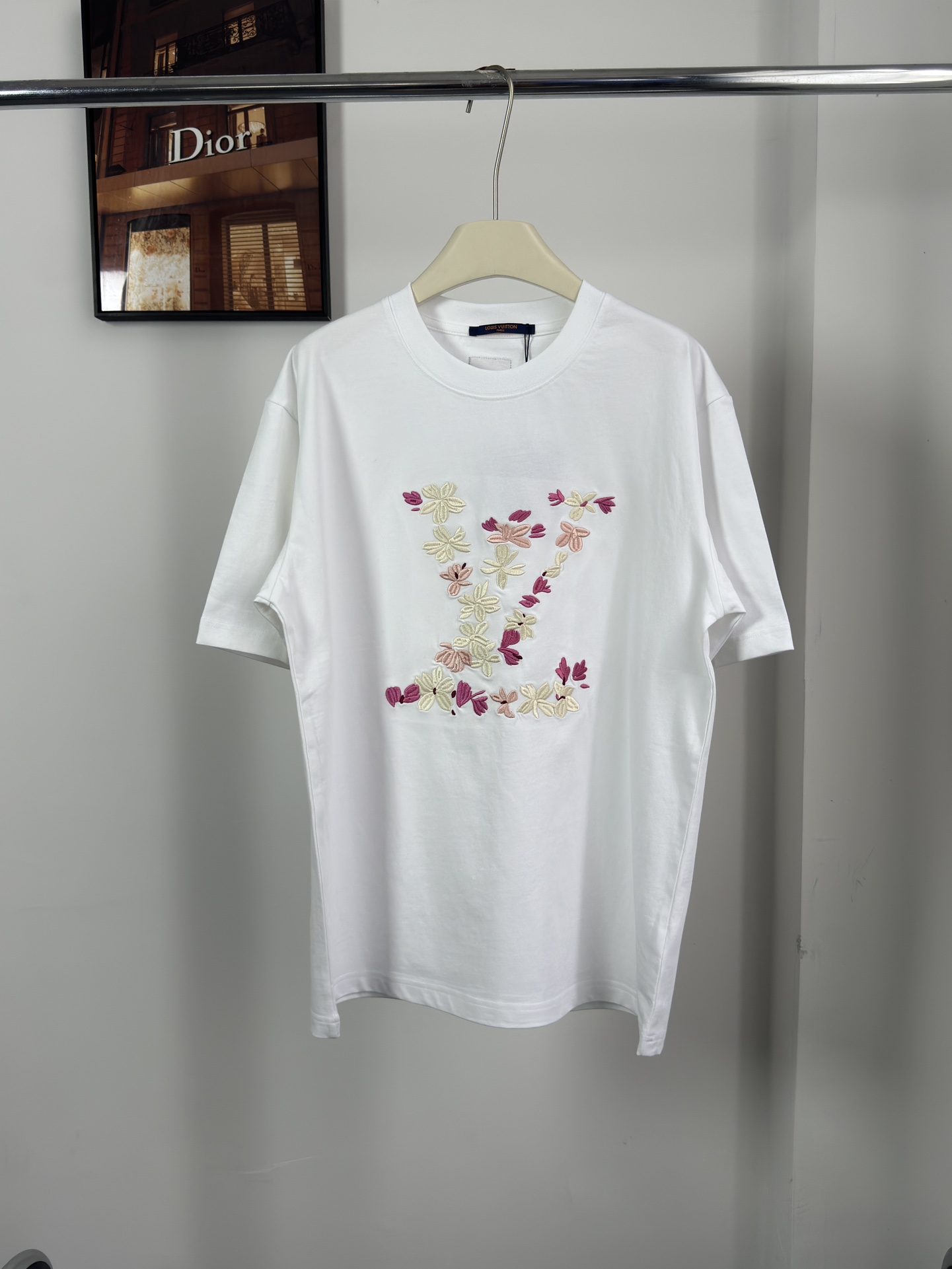 P105 Spring Limited Romance ｜ Camiseta con logo floral LV, tanto en blanco como en negro se ven bien, suave algodón pes…