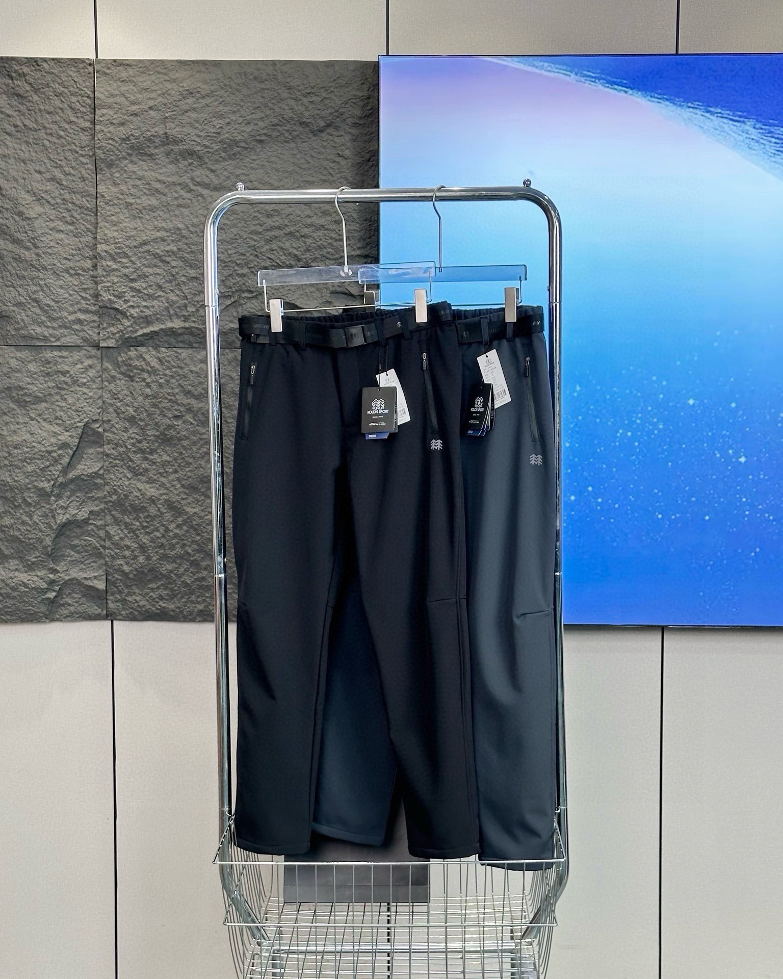 KOLONSPORT Men's Outdoor Straight Leg Pants with Belt - Versatile & Stylish