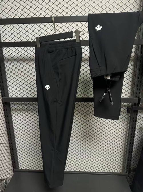 Men's Descente Training Sweatpants Fleece-Lined Water-Resistant 1 Men's Descente Training Sweatpants Fleece-Lined Water-Resistant
