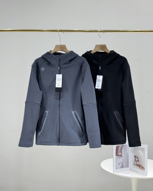 Descente Outdoor Fleece Hoodie: Warm, Comfortable, and Stylish for Any Activity 1 Descente Outdoor Fleece Hoodie: Warm, Comfortable, and Stylish for Any Activity