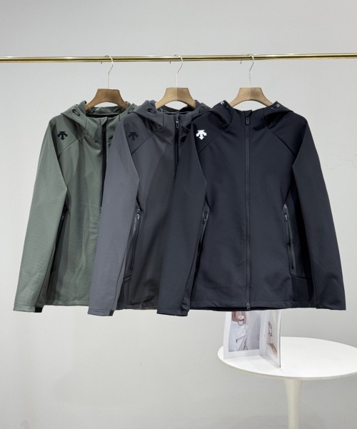 Descente 2025 Softshell Fleece-Lined Windproof Water-Resistant Outdoor Jacket 1 Descente 2025 Softshell Fleece-Lined Windproof Water-Resistant Outdoor Jacket