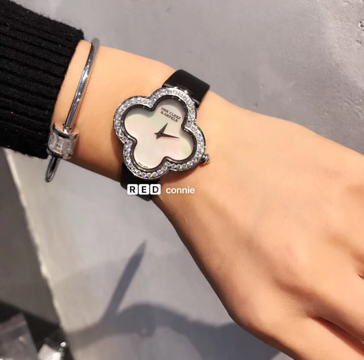 NO:944778,'Only when Van Cleef & Arpels has a lucky wish can he become a lucky person.' In the elegant and lucky four-leaf clover flower language, pick your exclusive luck~,,van cleef19860909“梵克雅宝心怀幸运之愿,方能成为幸运之儿” 在优雅和幸运的四叶草花语中,采撷你的专属幸运～,,van cleef,Watch