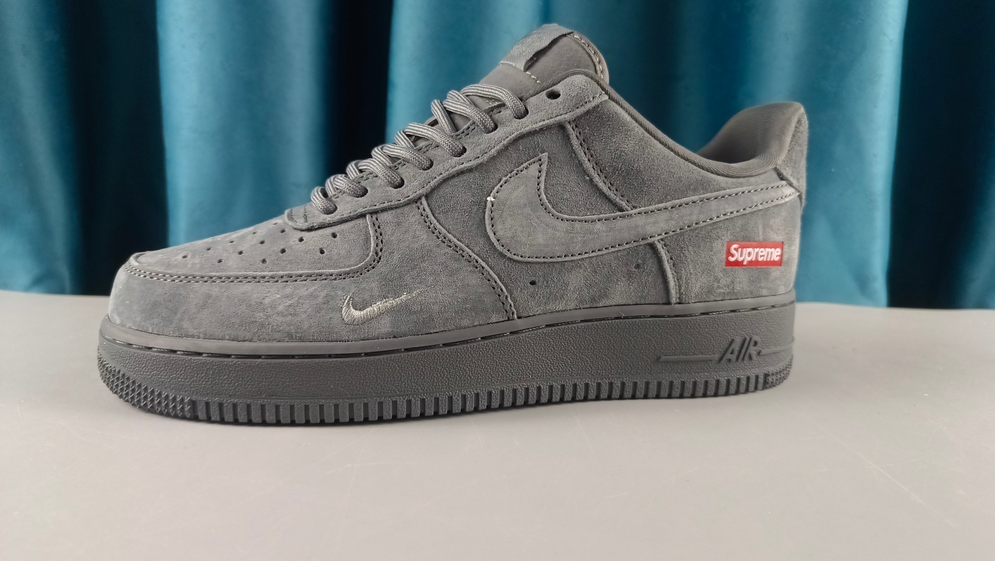 海外爆款限量发售!公司级Nike Air Force 1 '07 Low “Supreme联名——全猪八”空军一号 高端定制 低帮 运动鞋 休闲鞋 折边针车 工艺难度大 原楦头原纸板 原装鞋盒 定制五金配件 内置全掌气垫 原厂鞋底 货号:DF0188-115