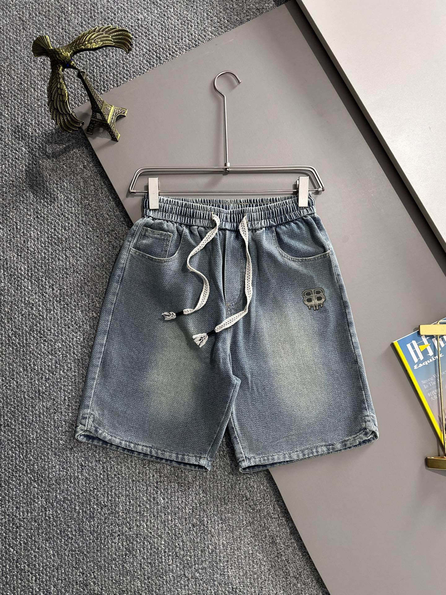 Pantalones vaqueros y shorts de mezclilla nuevos de París 2025 verano, confeccionados con tela de mezclilla de algodón …