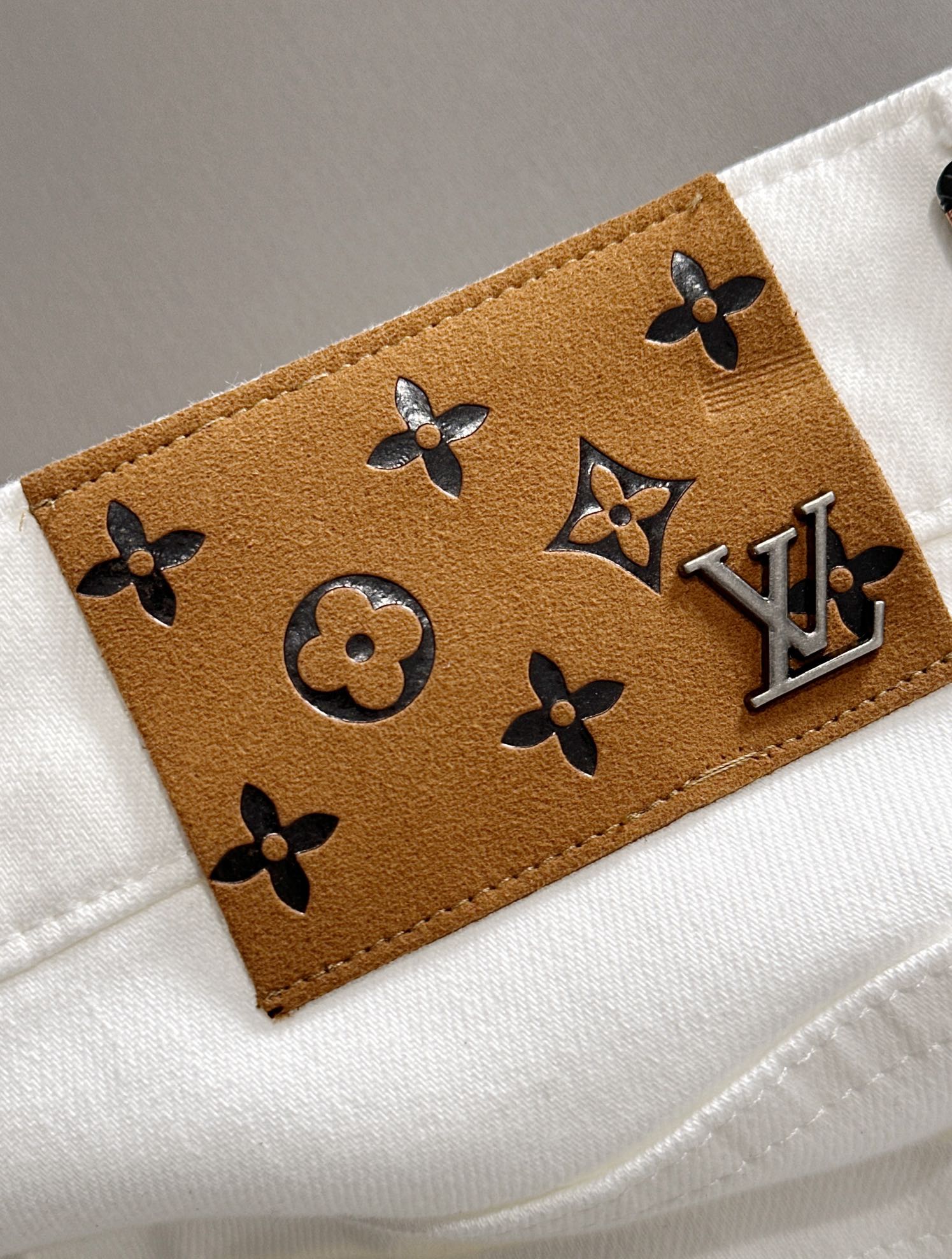Louis Vuitton LV2025四季款修身牛仔裤长裤 采用进口客供日本Denim平纹棉质牛仔面料梭织生产