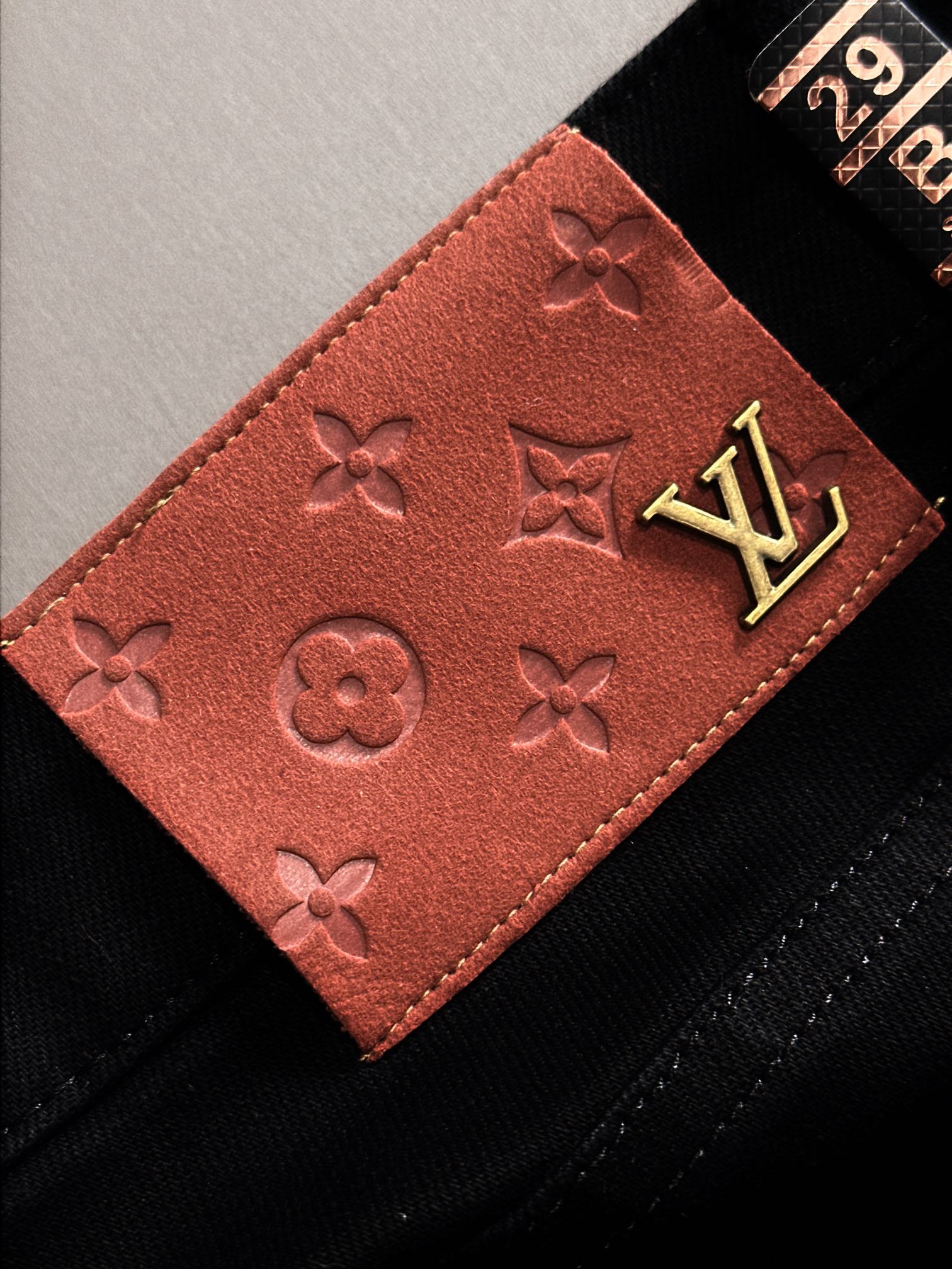 Louis Vuitton LV2025四季款修身牛仔裤长裤 采用进口客供日本Denim平纹棉质牛仔面料梭织生产