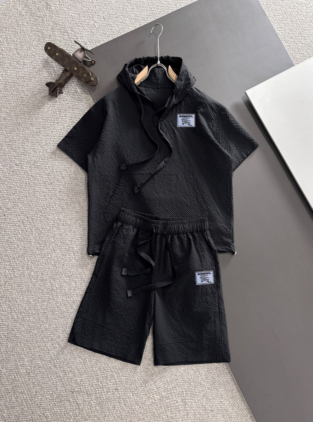 Nuevo traje casual de verano Burberry 2025 de alta calidad, enviado al día siguiente, con detalles exquisitos y de alta…