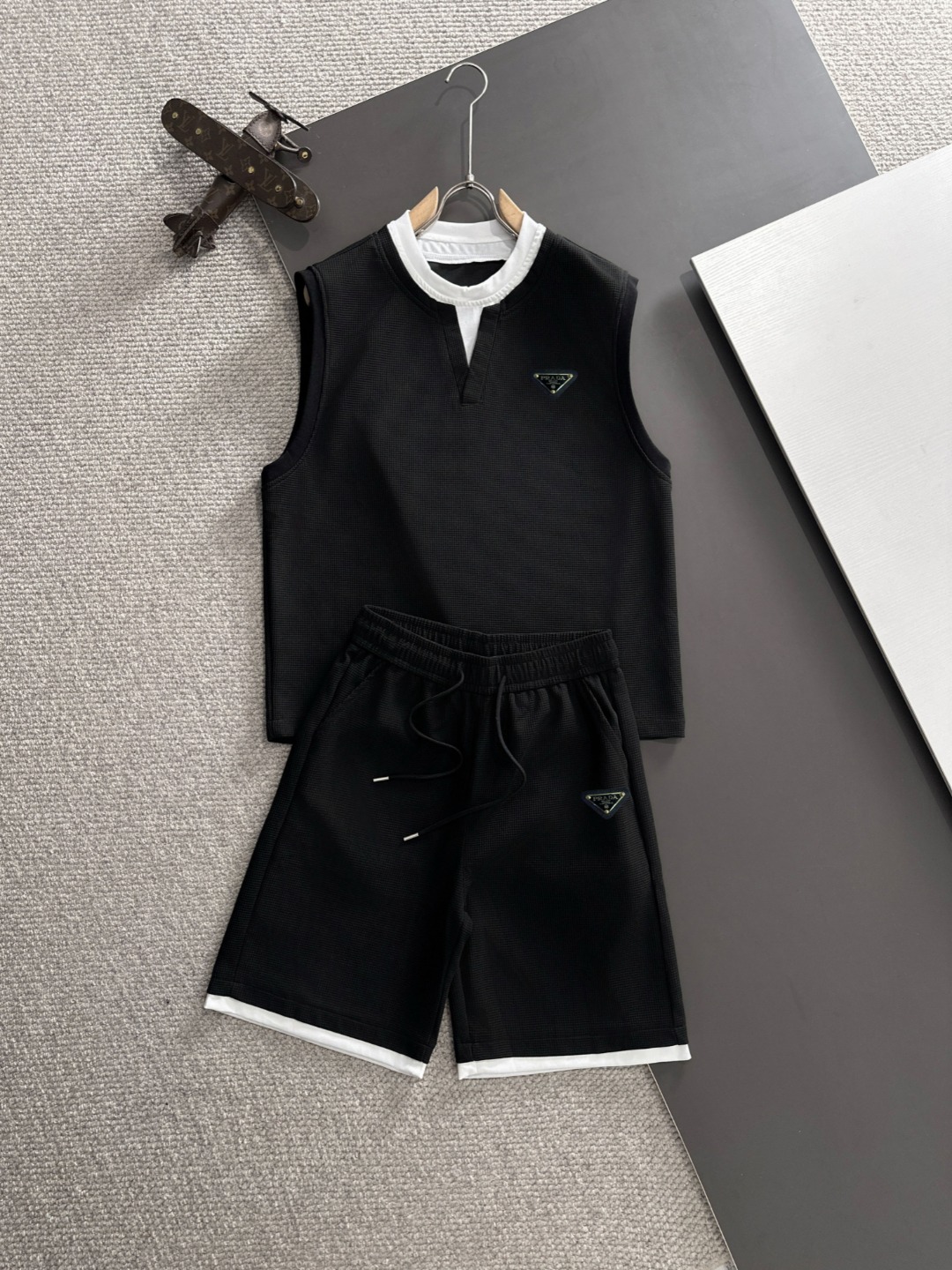 Envío al día siguiente, nuevo traje informal de verano Prada 2025 de alta calidad, detalles exquisitos y de alta gama, …