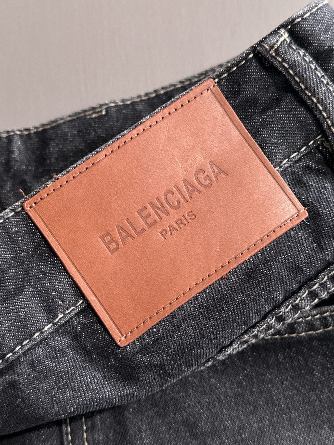 Balenciaga 巴黎世家2025夏季新品牛仔裤牛仔短裤 采用进口客供日本Denim平纹棉质牛仔面料梭织生产