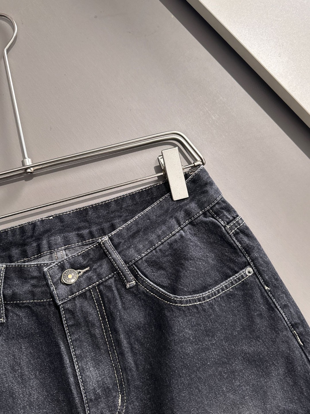 Balenciaga 巴黎世家2025夏季新品牛仔裤牛仔短裤 采用进口客供日本Denim平纹棉质牛仔面料梭织生产