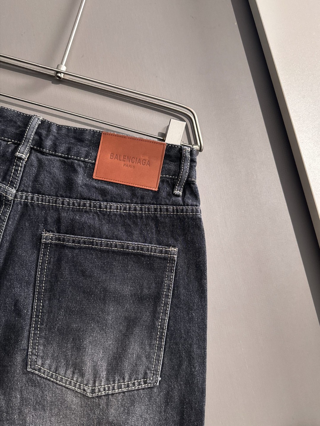 Balenciaga 巴黎世家2025夏季新品牛仔裤牛仔短裤 采用进口客供日本Denim平纹棉质牛仔面料梭织生产