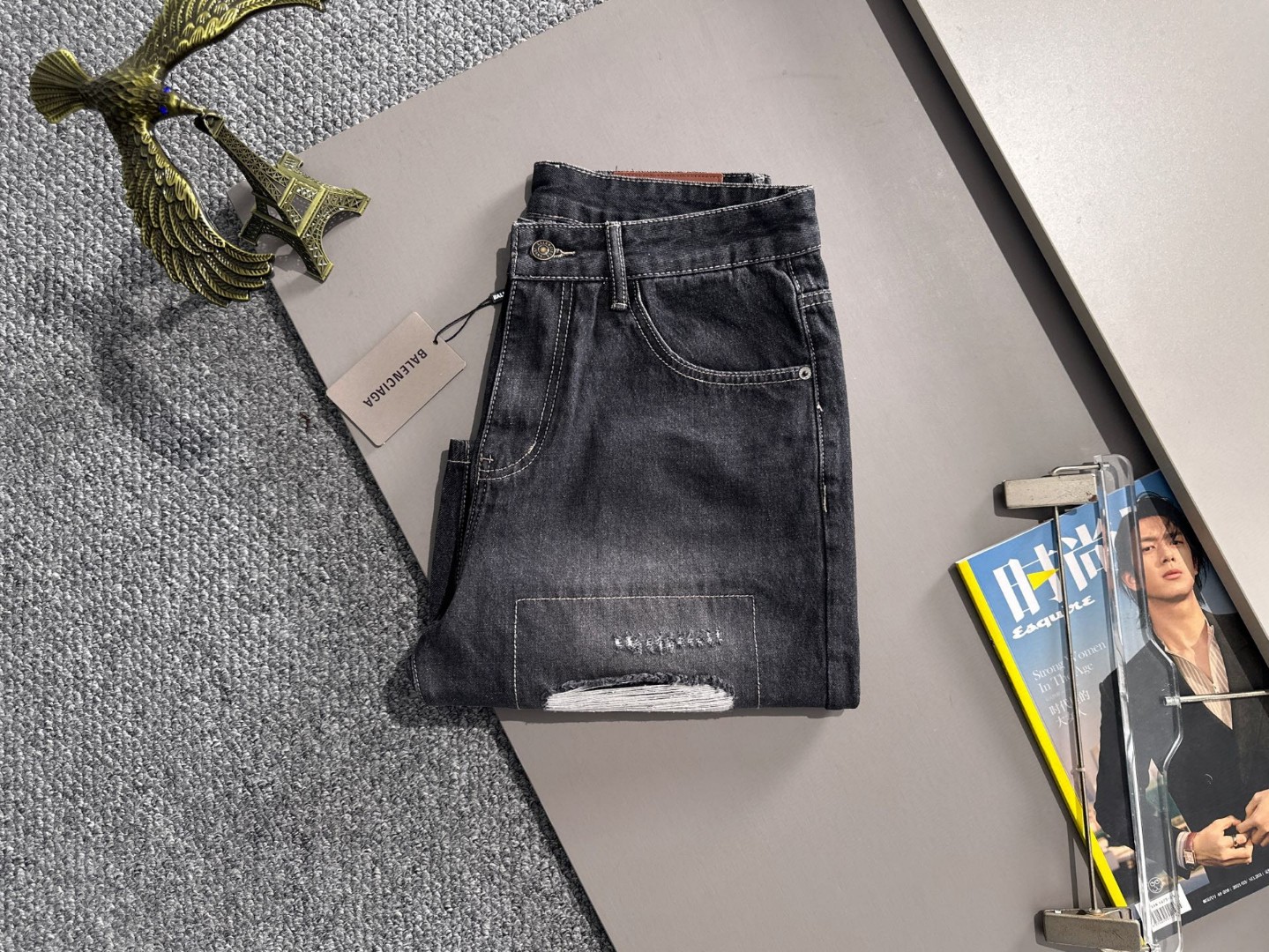 Balenciaga 巴黎世家2025夏季新品牛仔裤牛仔短裤 采用进口客供日本Denim平纹棉质牛仔面料梭织生产