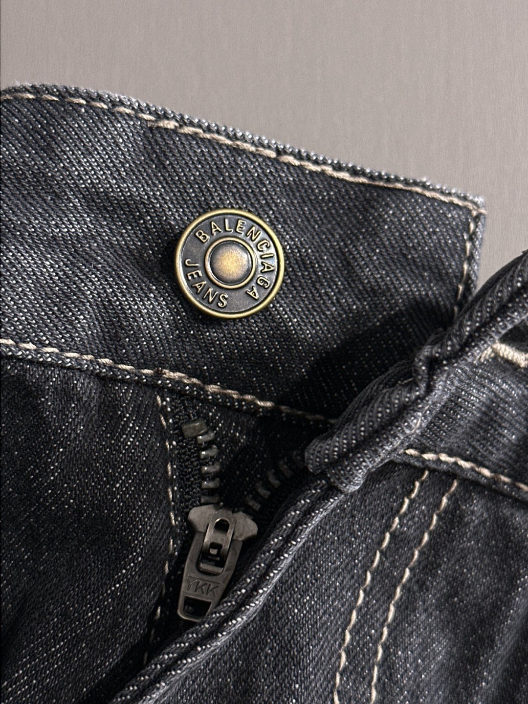 Balenciaga 巴黎世家2025夏季新品牛仔裤牛仔短裤 采用进口客供日本Denim平纹棉质牛仔面料梭织生产