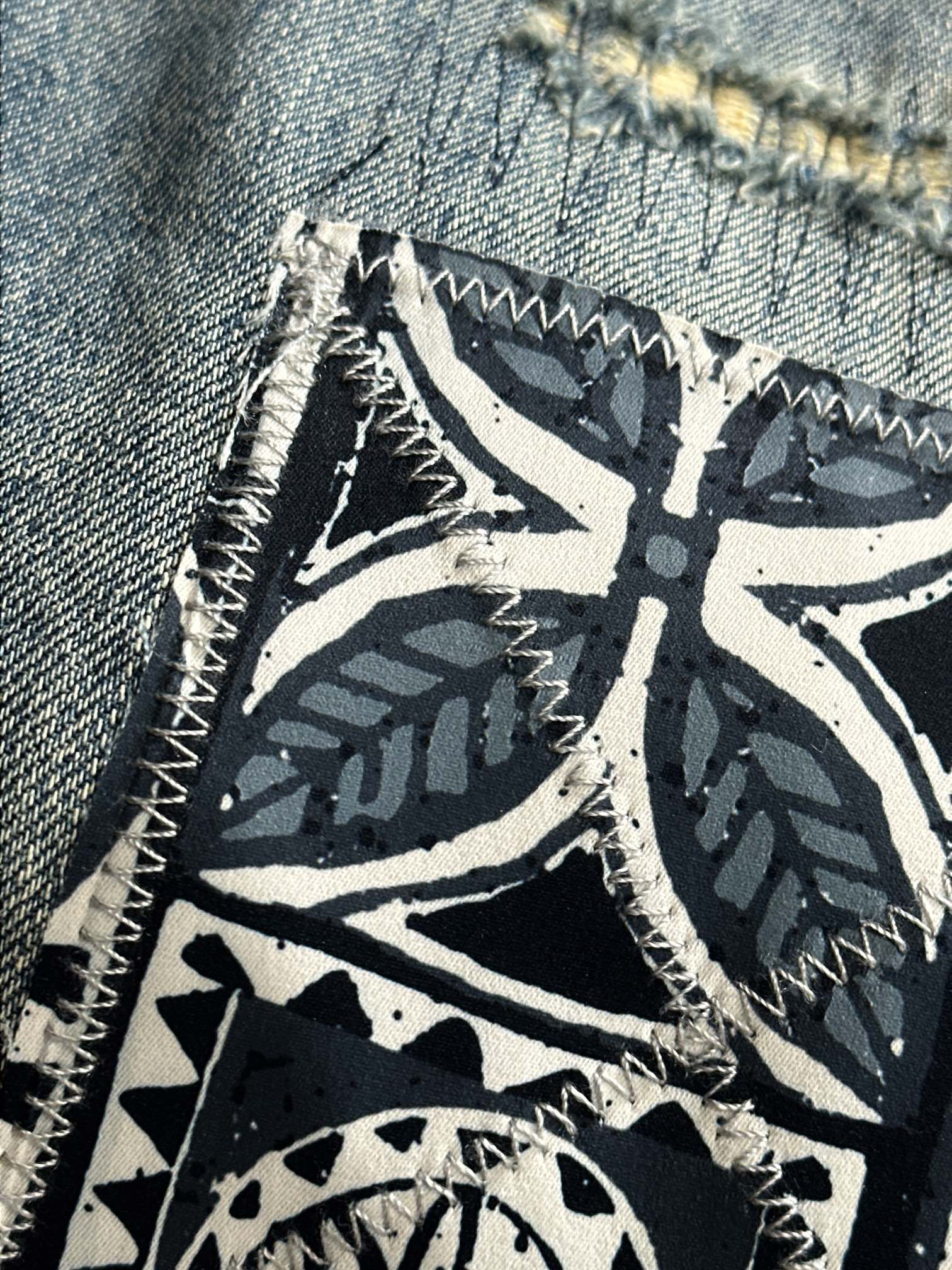 Fendi Straight-Leg Jeans Denim Pants with Bandana Patches for Men 5 a1752668232623 0716