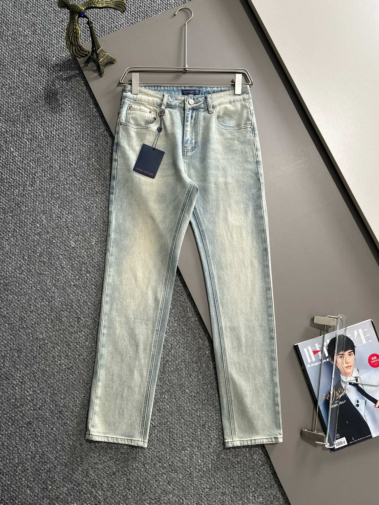 Los nuevos pantalones vaqueros ajustados P160 LV2026 de cuatro estaciones están tejidos con telas de mezclilla de algod…
