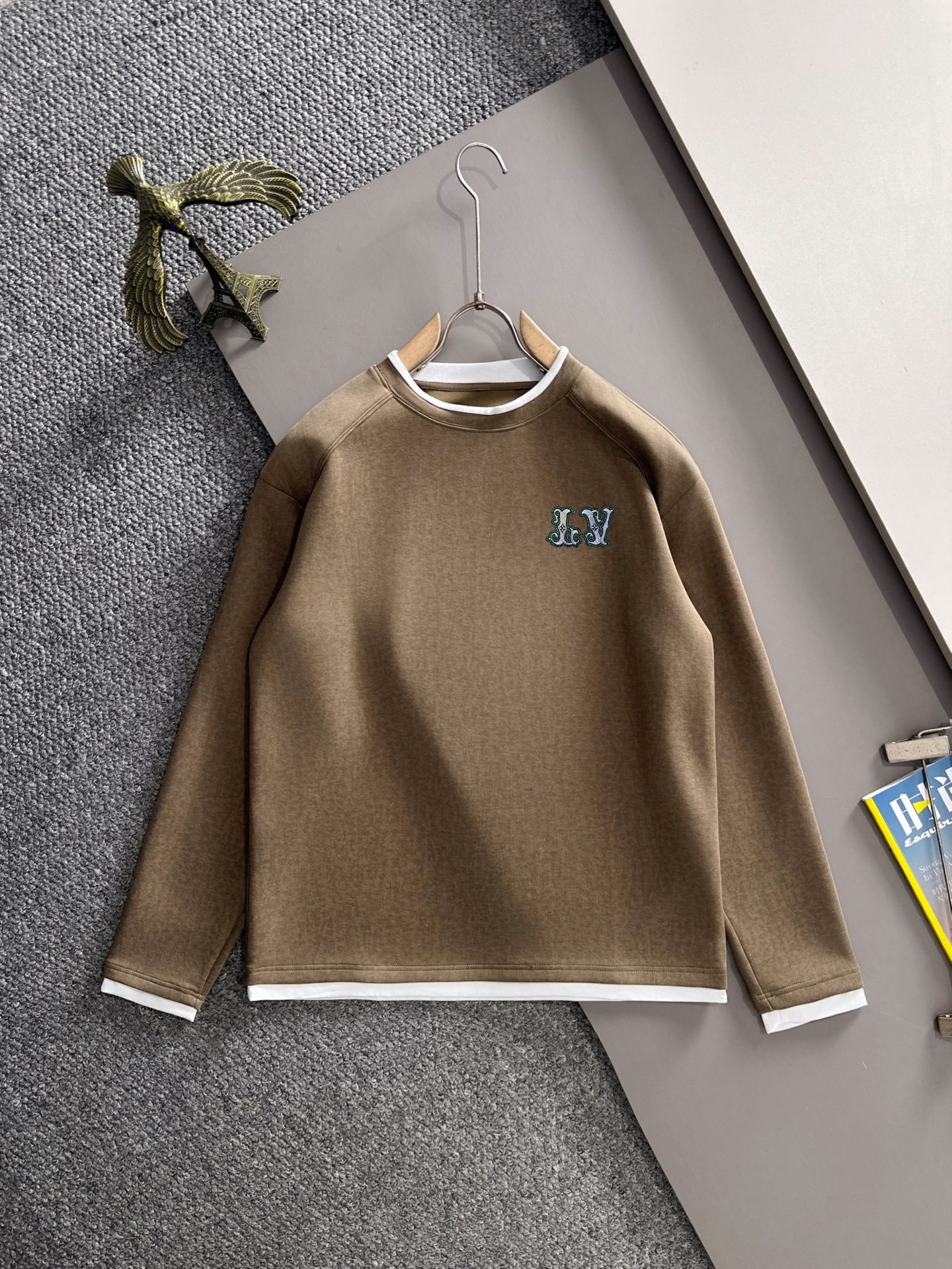 P180 LV es el primer lanzamiento exclusivo de las nuevas sudaderas de manga larga con capucha de otoño e invierno de 25…