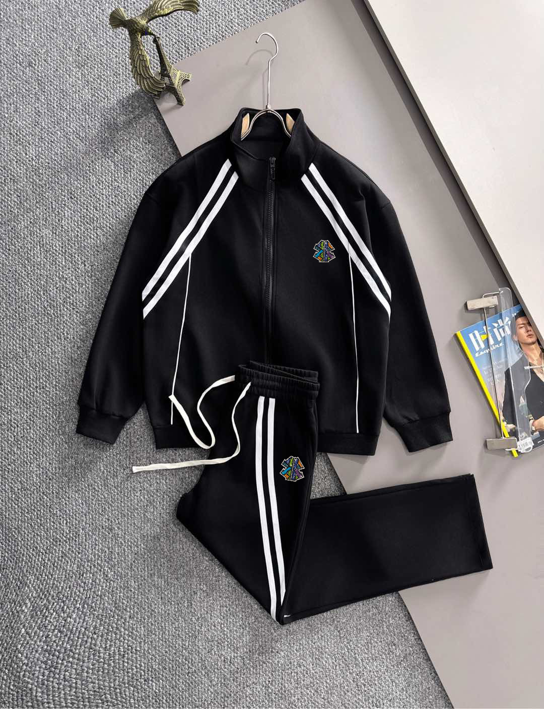 Balenciaga 巴黎2025秋冬新款休闲重工套装 高版出品 贸易公司渠道订单、外单客供进口定制面料 透气舒适度高